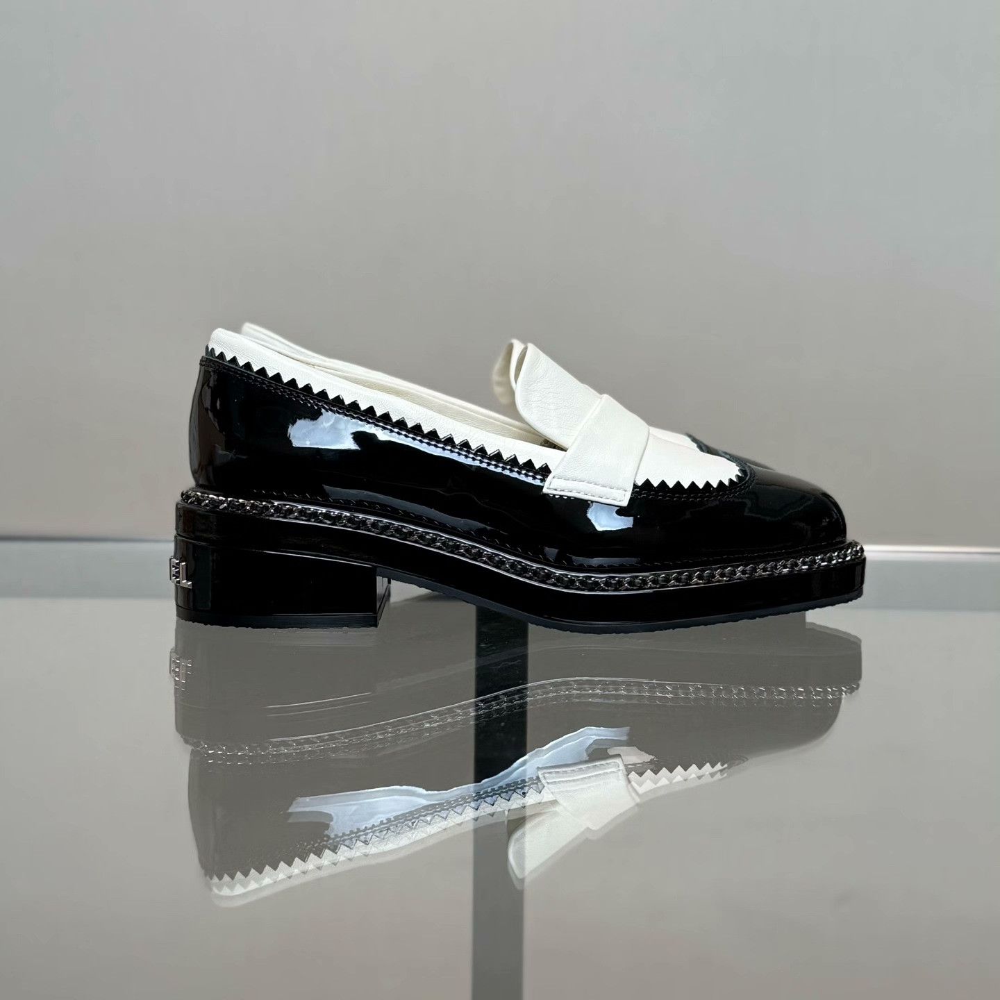 Chanel Chanel Patent Multi Lowtop Sneakers 35 Women Size US 5 / IT 35 - 3 Thumbnail