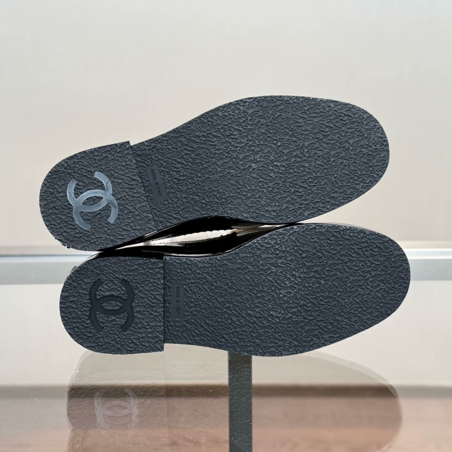 Chanel Chanel Patent Multi Lowtop Sneakers 35 Women Size US 5 / IT 35 - 6 Thumbnail