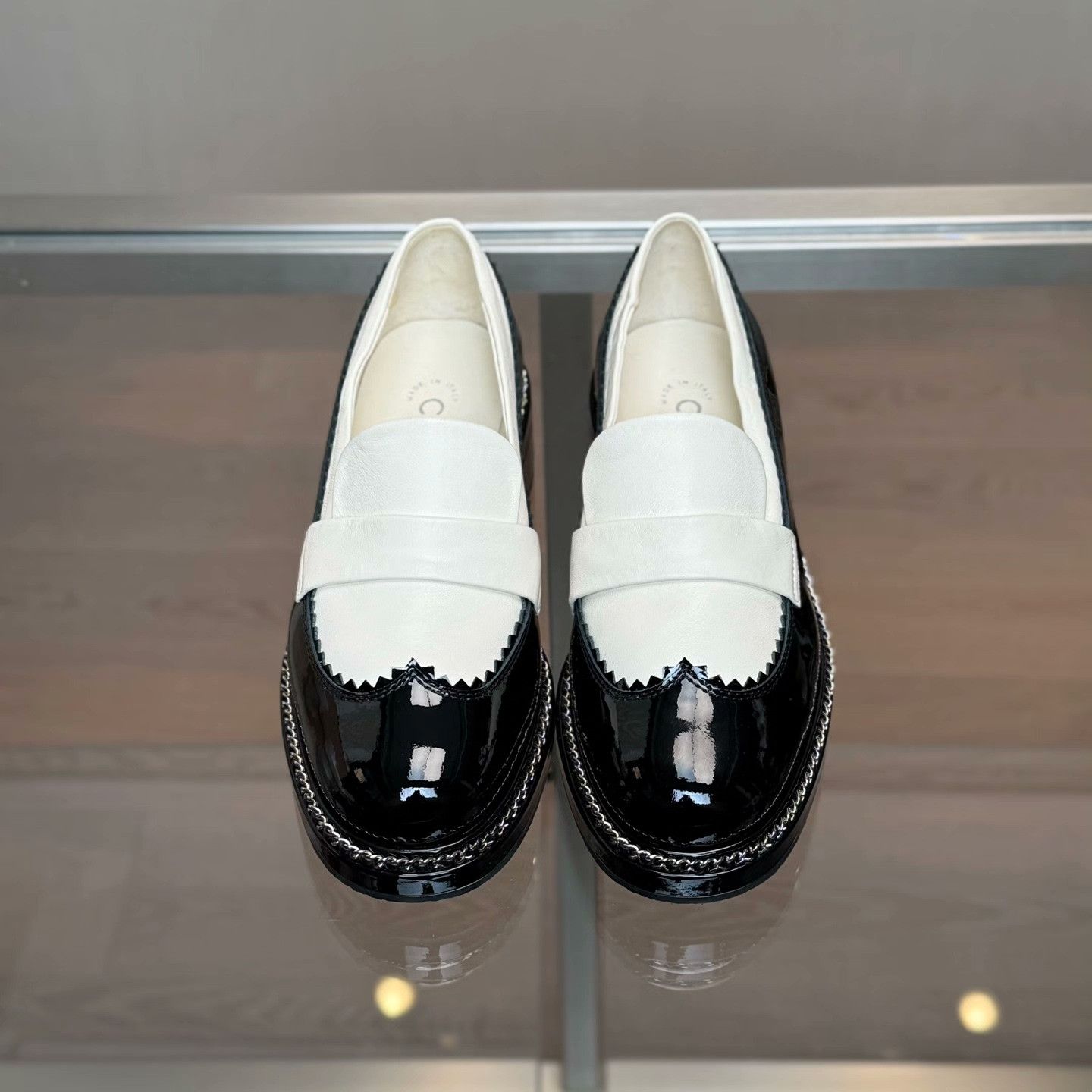 Chanel Chanel Patent Multi Lowtop Sneakers 35 Women Size US 5 / IT 35 - 2 Thumbnail