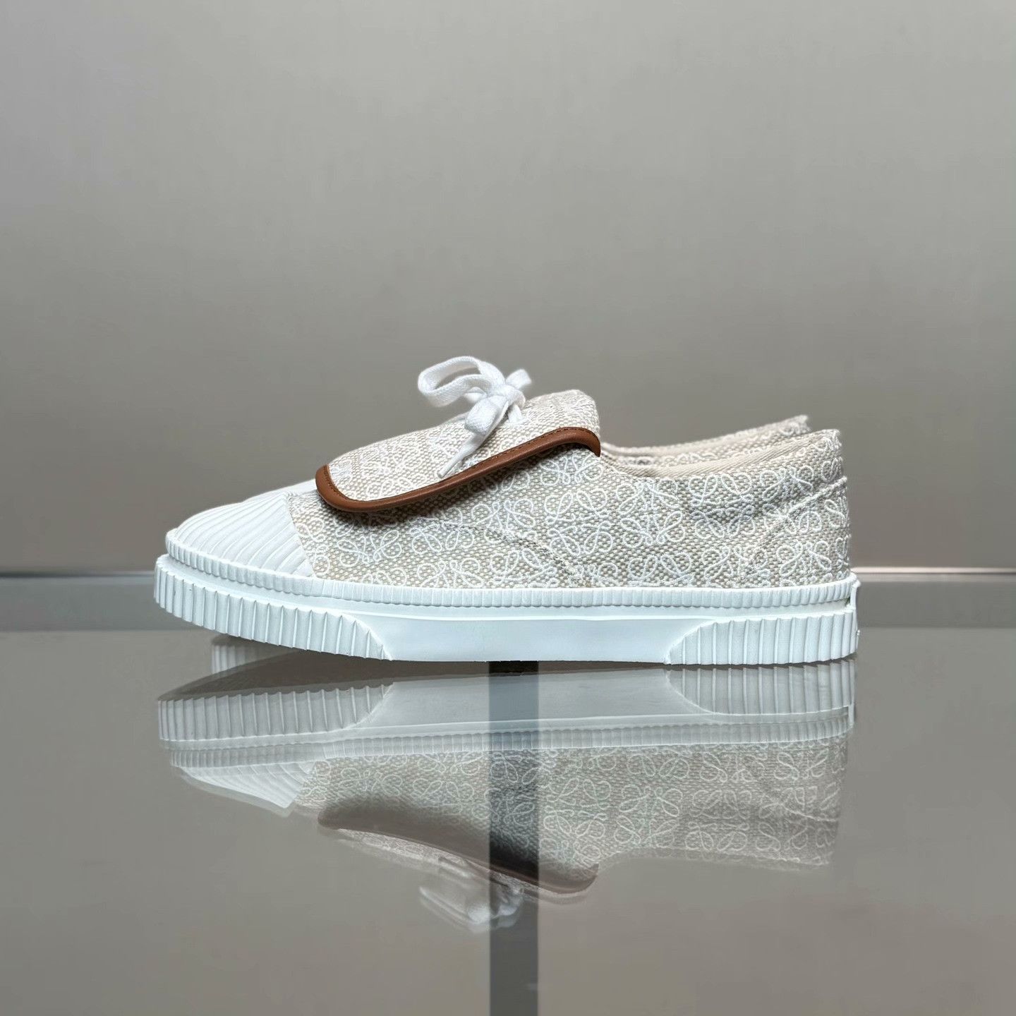 Loewe Loewe Retro Beige Lowtop Sneakers 38 Women Size US 7.5 / IT 37.5 - 5 Thumbnail