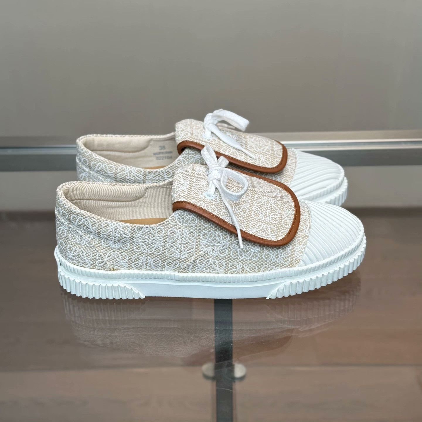Loewe Loewe Retro Beige Lowtop Sneakers 38 Women Size US 7.5 / IT 37.5 - 3 Thumbnail