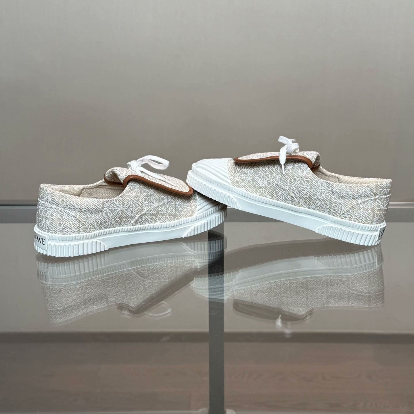 Loewe Loewe Retro Beige Lowtop Sneakers 38 Women Size US 7.5 / IT 37.5 - 6 Thumbnail