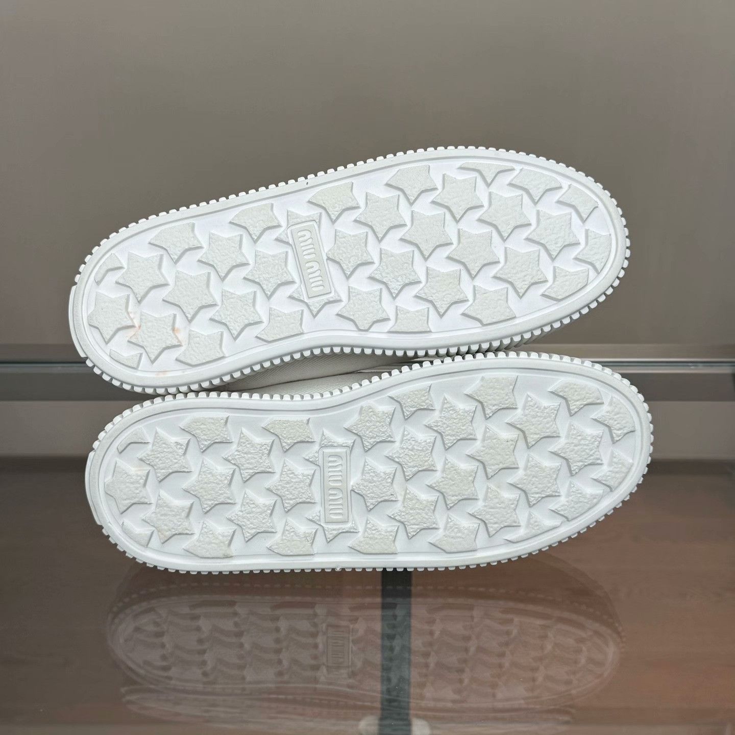 Miu Miu Miu Miu Canvas White Lowtop Sneakers 38 Women Size US 7.5 / IT 37.5 - 5 Thumbnail