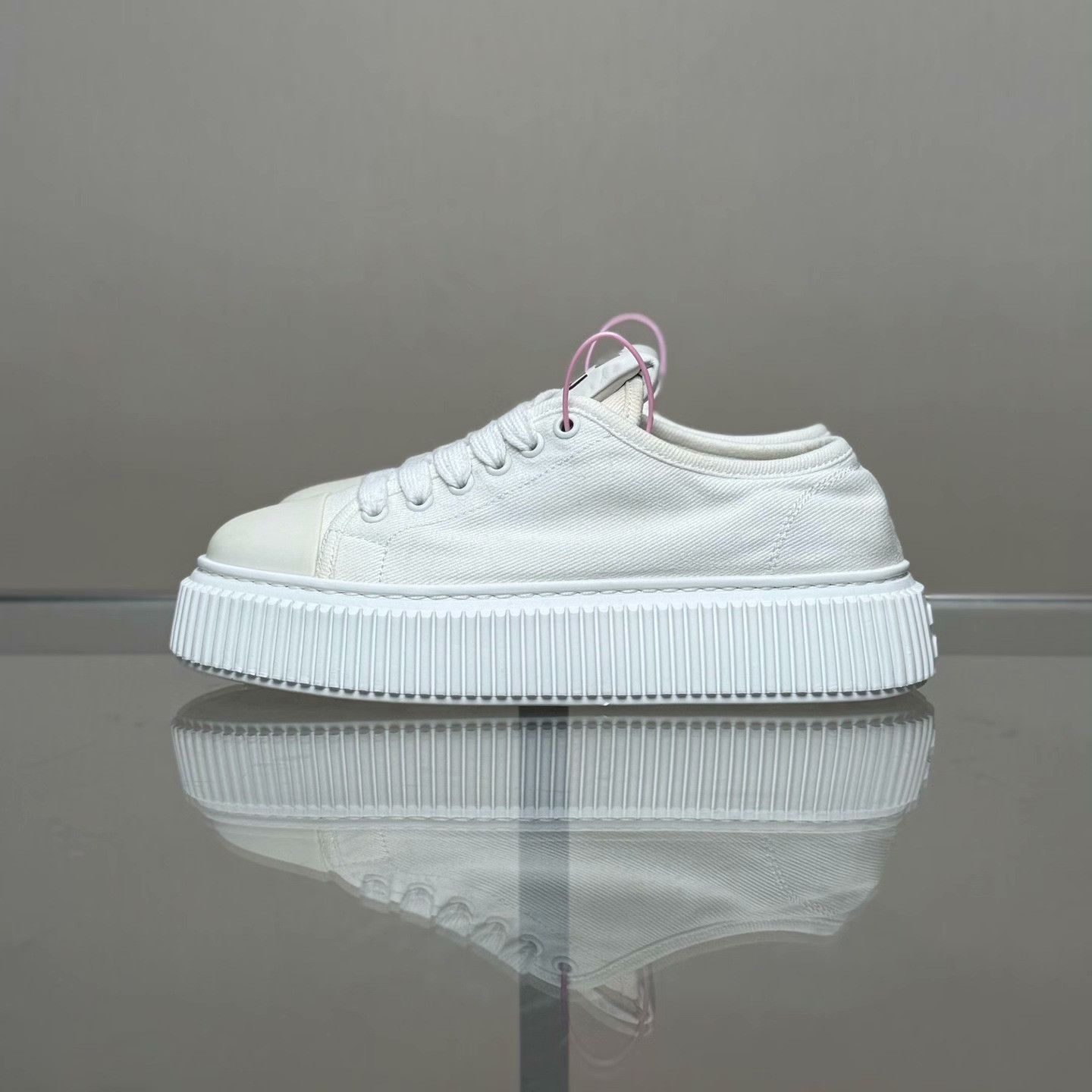 Miu Miu Miu Miu Canvas White Lowtop Sneakers 38 Women Size US 7.5 / IT 37.5 - 4 Thumbnail