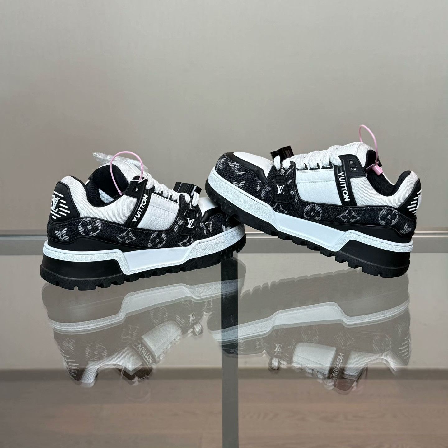 Louis Vuitton Louis Vuitton Training Black Lowtop Sneakers 37 Women Size US 6.5 / IT 36.5 - 6 Thumbnail