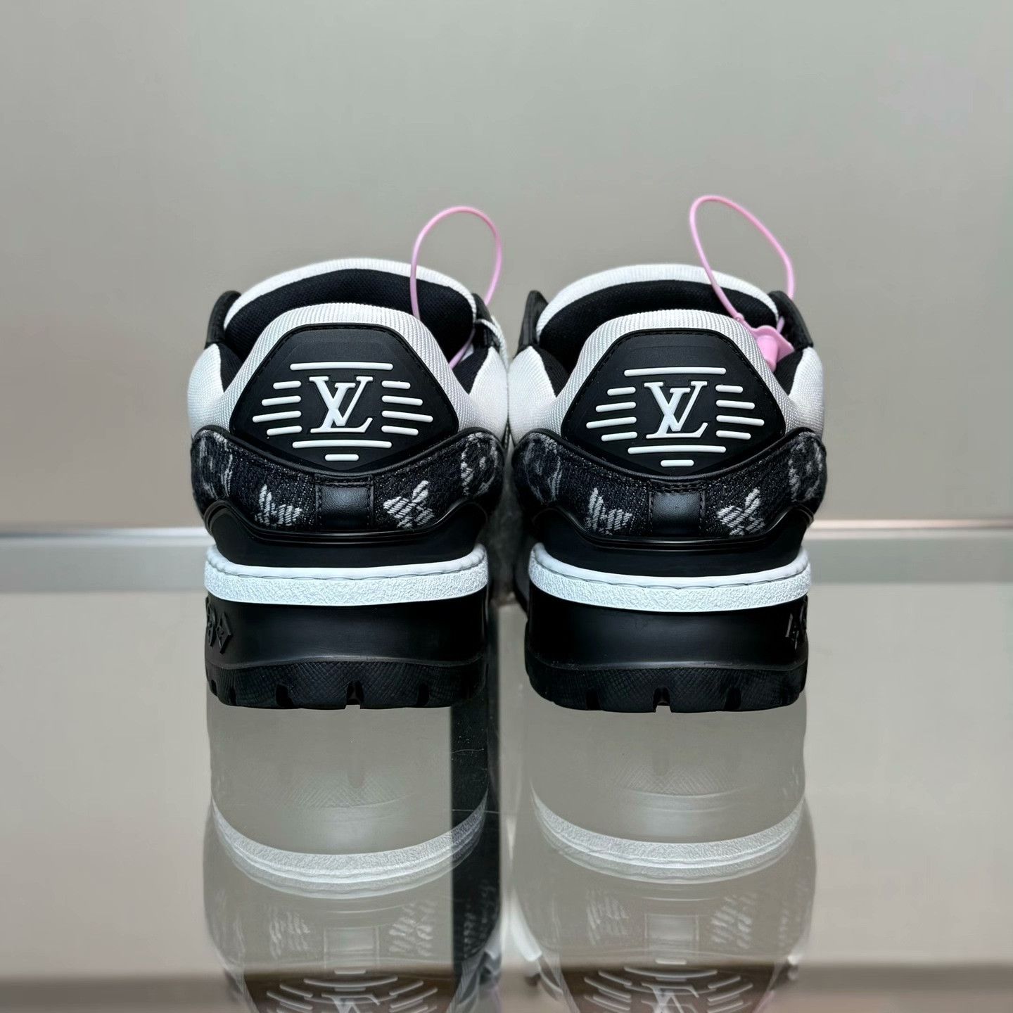 Louis Vuitton Louis Vuitton Training Black Lowtop Sneakers 37 Women Size US 6.5 / IT 36.5 - 4 Thumbnail