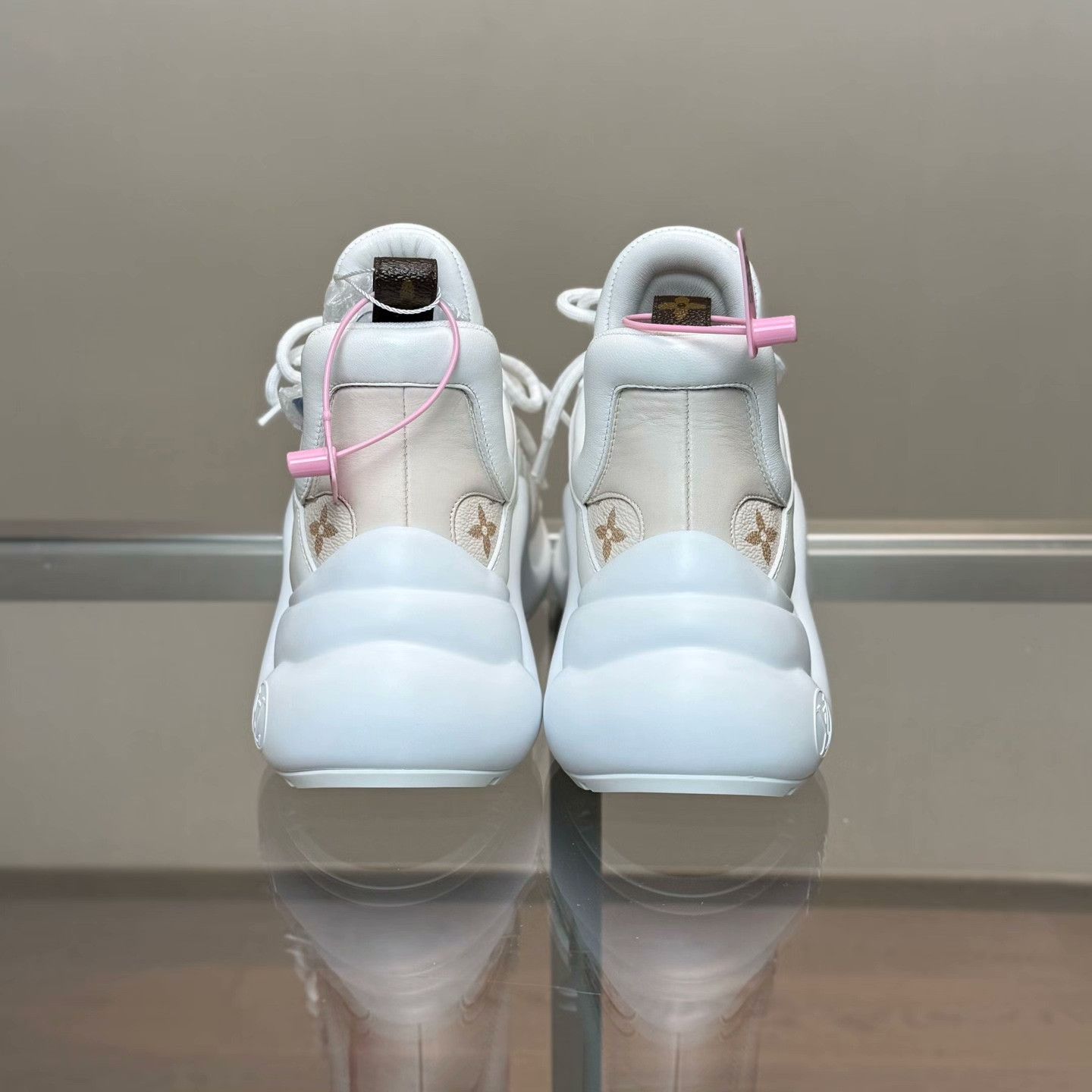 Louis Vuitton Louis Vuitton Lowtop Sneakers 25 Men Size US 10 / EU 43 - 4 Thumbnail