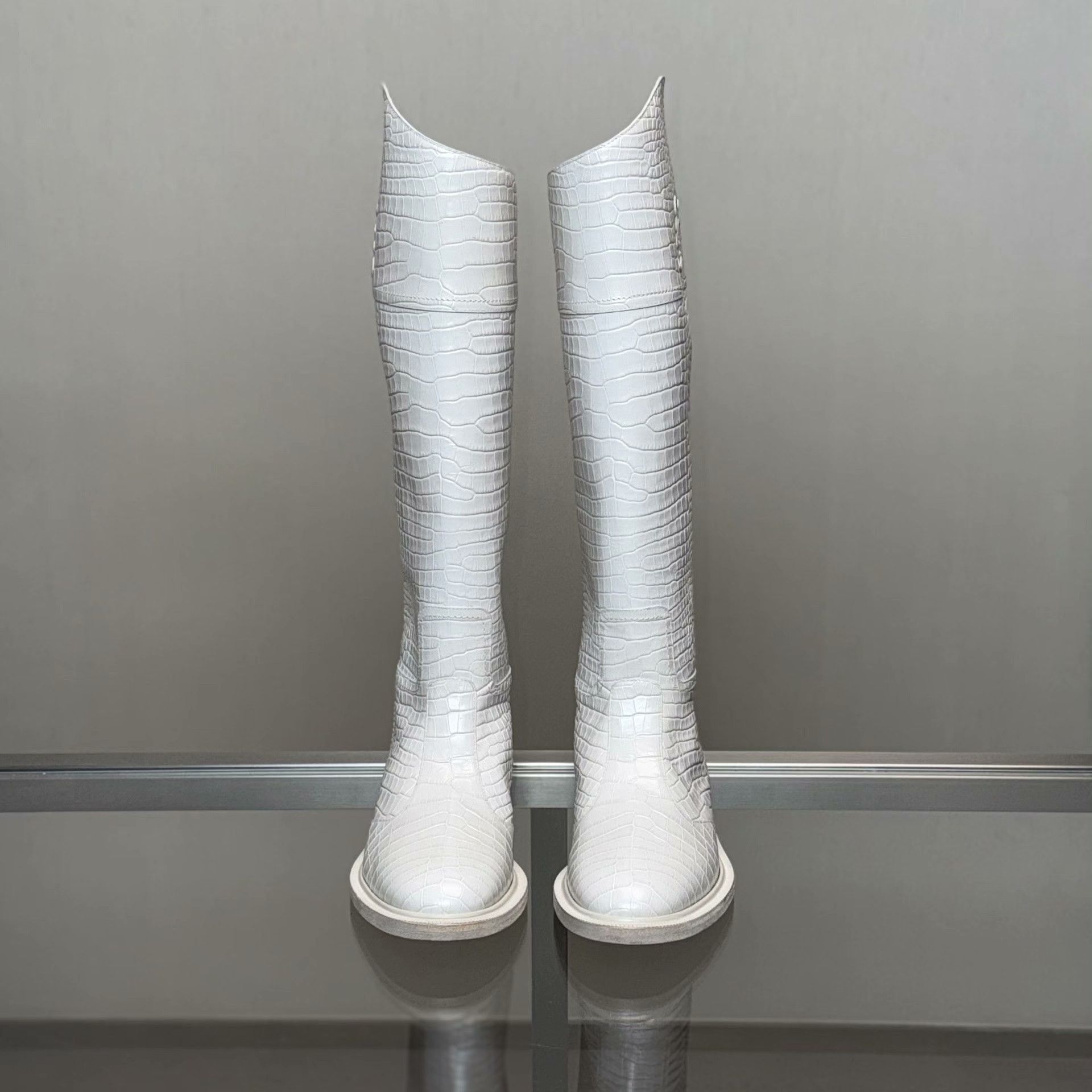 Fendi Fendi White Boots 37 Women Size US 6.5 / IT 36.5 - 2 Thumbnail