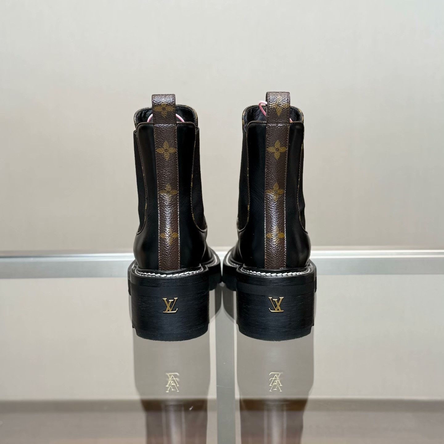 Louis Vuitton Louis Vuitton Boots 36 Women Size US 6 / IT 36 - 4 Thumbnail