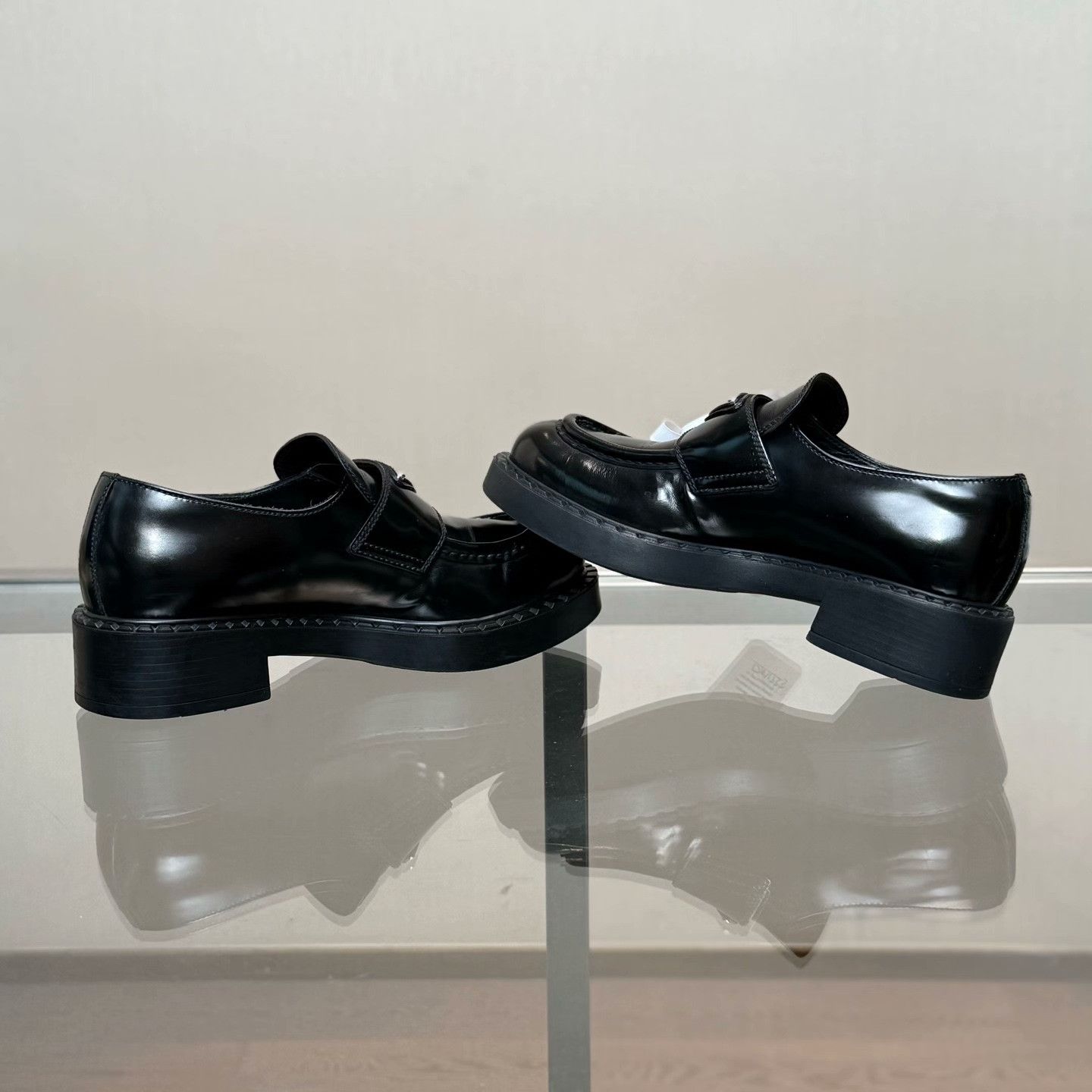 Prada Prada Lowtop Sneakers 36 Women Size US 6 / IT 36 - 6 Thumbnail