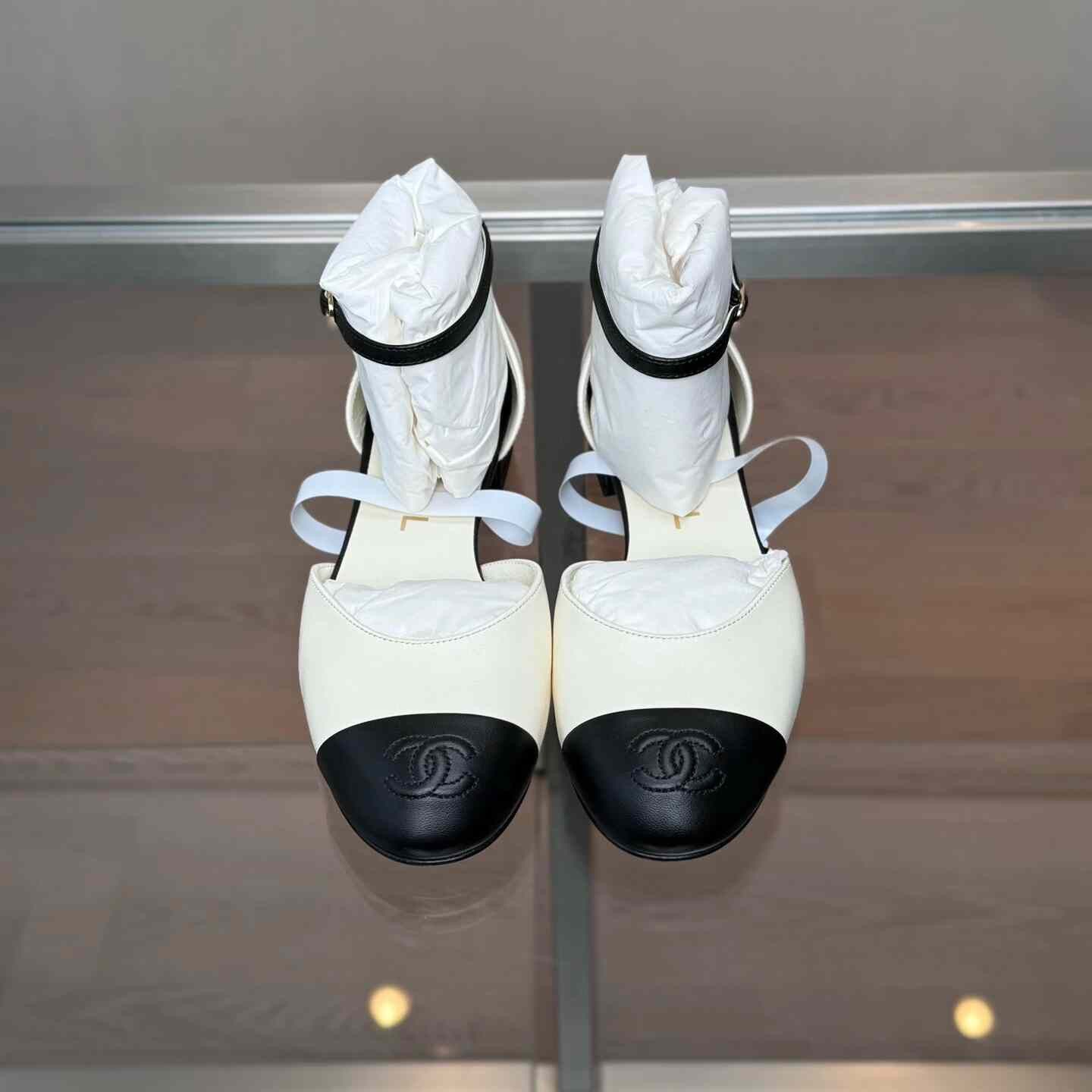 Chanel Chanel Beige Lowtop Sneakers 36 Women Size US 6 / IT 36 - 2 Thumbnail