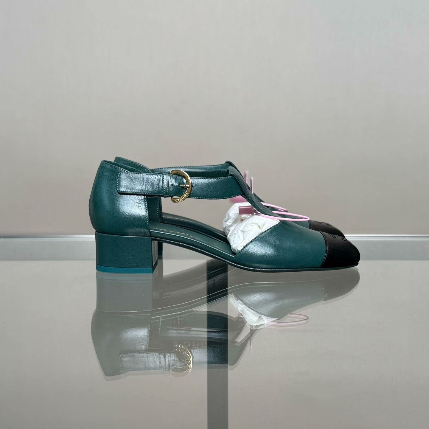 Chanel Chanel Green Lowtop Sneakers 23 Women Size US 8 / IT 38 - 3 Thumbnail