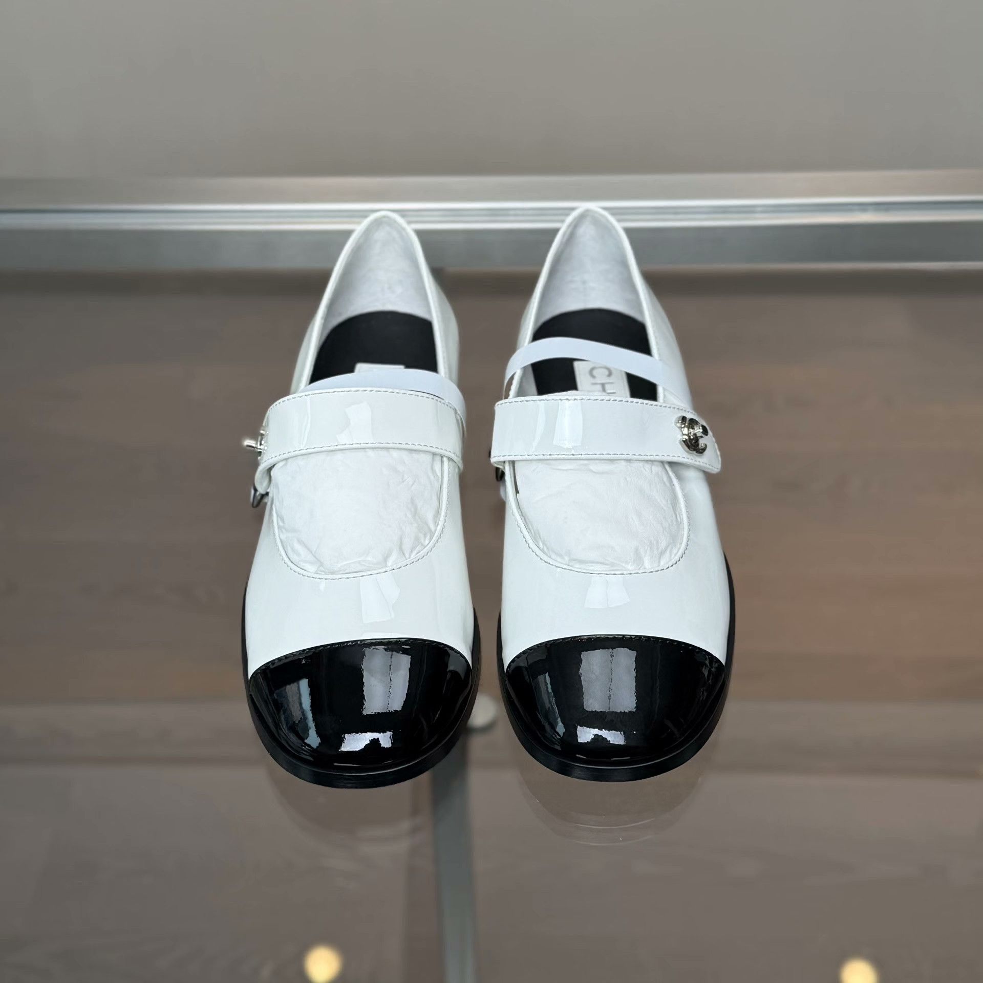 Chanel Chanel Lowtop Sneakers 24 Women Size US 8 / IT 38 - 2 Thumbnail