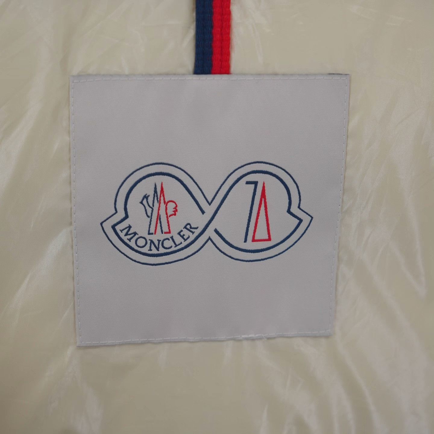 Moncler Moncler Special Down White Heavy Coat L Men Size US L / EU 52-54 / 3 - 3 Thumbnail