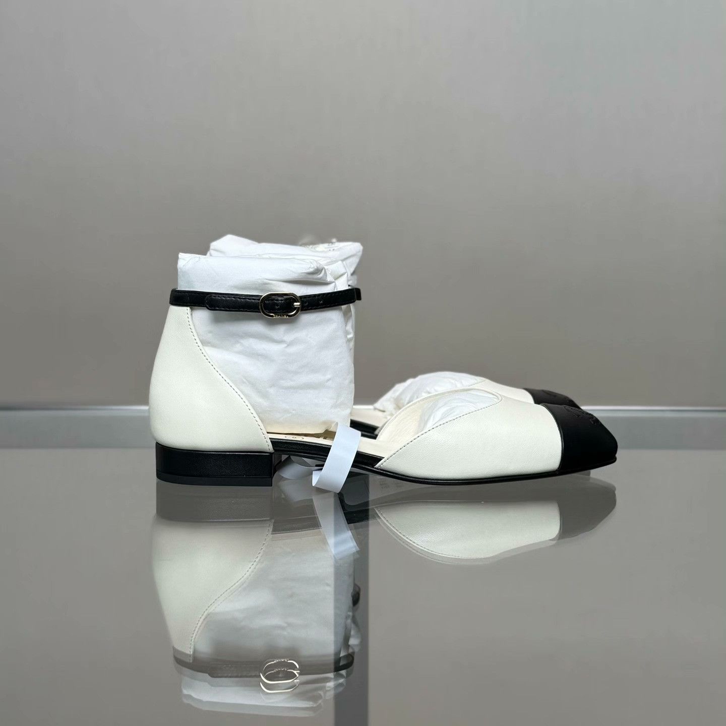 Chanel Chanel Beige Lowtop Sneakers 36 Women Size US 6 / IT 36 - 3 Thumbnail