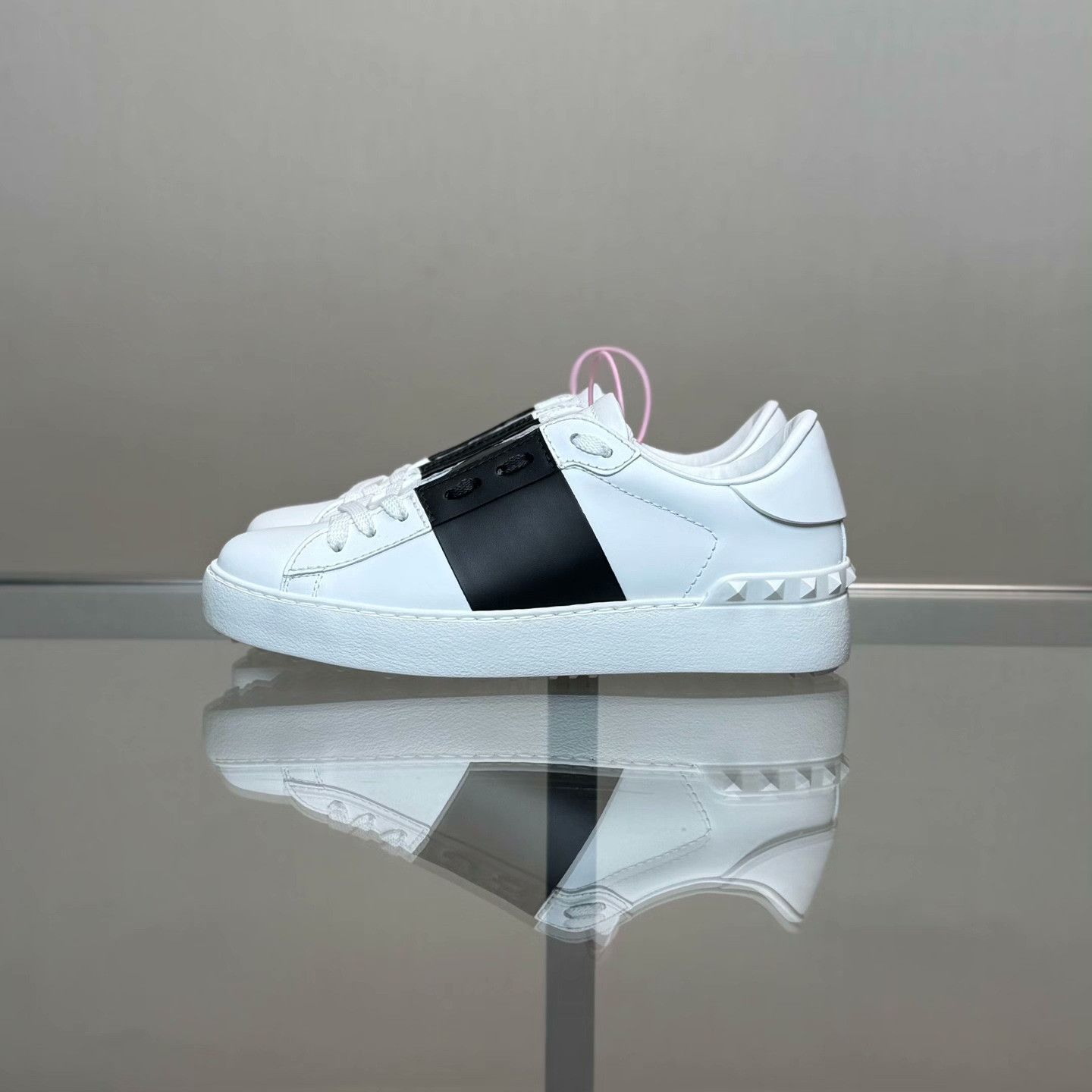 Valentino Valentino White Lowtop Sneakers 35 Women Size US 5 / IT 35 - 5 Thumbnail