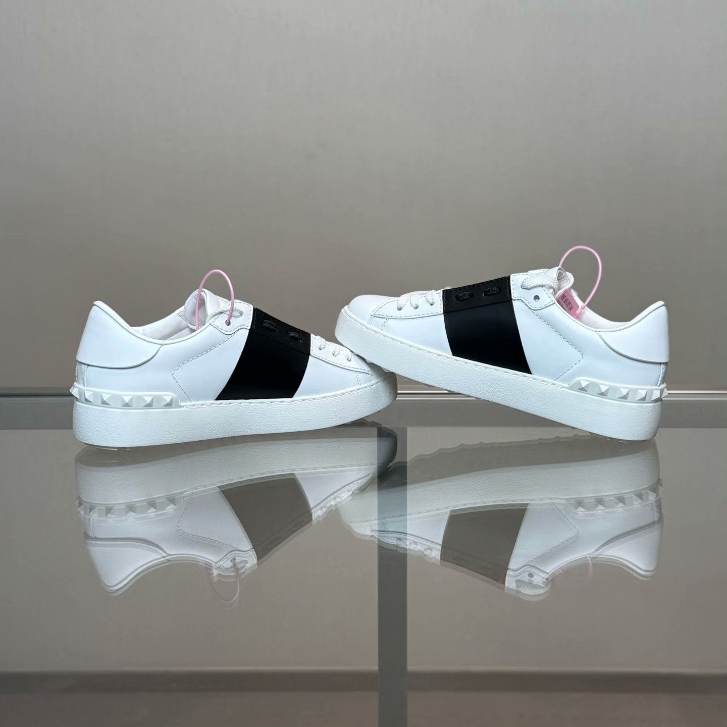 Valentino Valentino White Lowtop Sneakers 35 Women Size US 5 / IT 35 - 6 Thumbnail