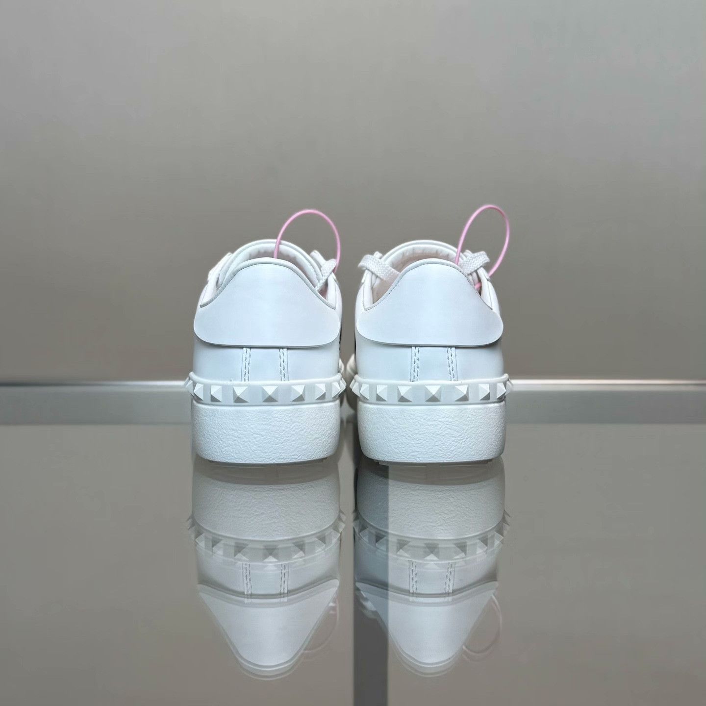 Valentino Valentino White Lowtop Sneakers 35 Women Size US 5 / IT 35 - 4 Thumbnail