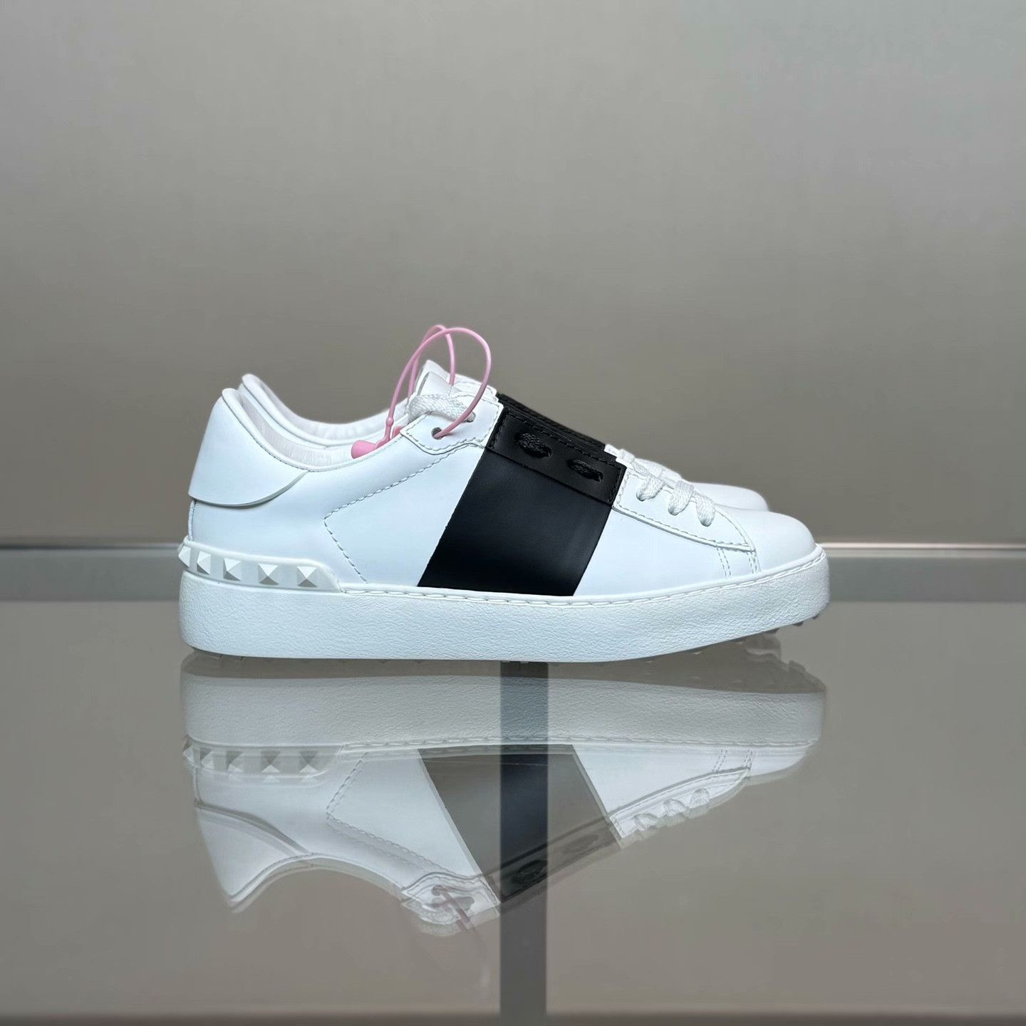 Valentino Valentino White Lowtop Sneakers 35 Women Size US 5 / IT 35 - 3 Thumbnail