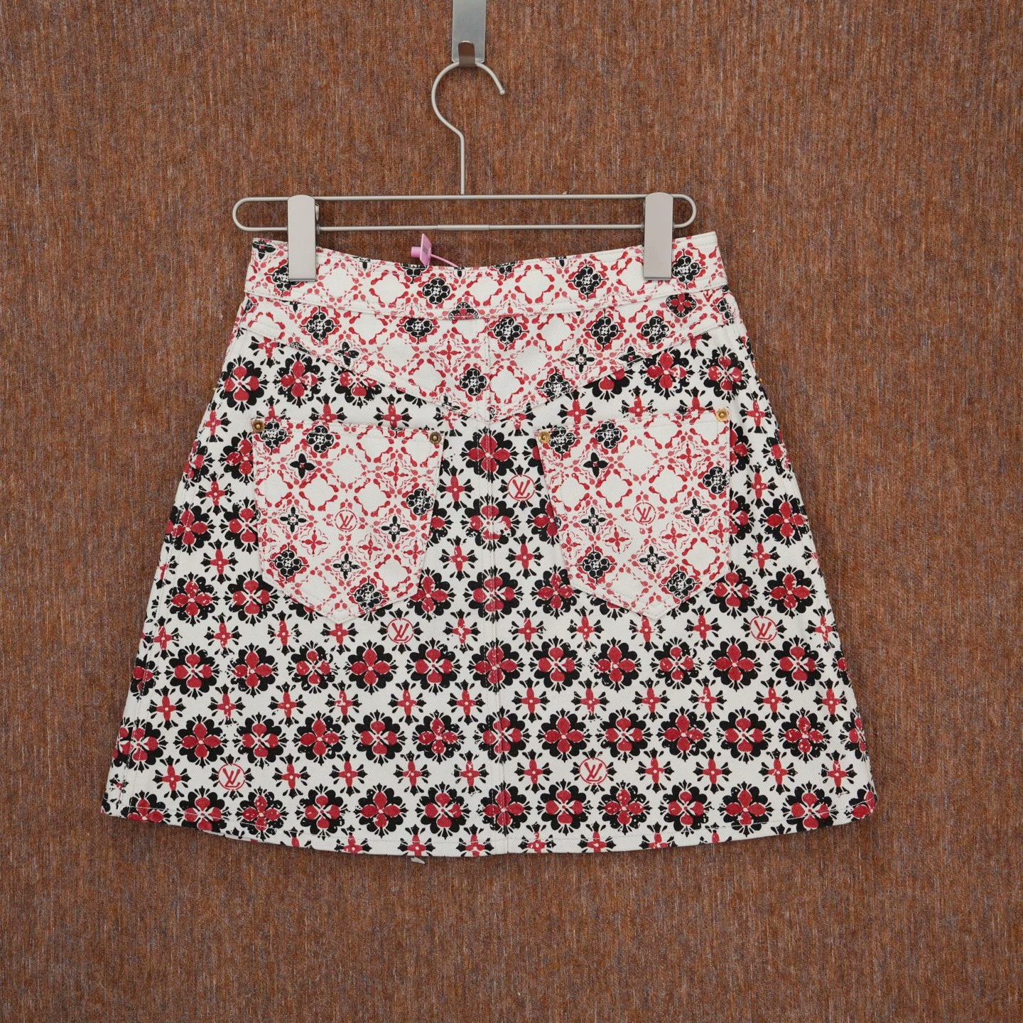 Louis Vuitton Louis Vuitton Floral Skirt 36 Women Size 36" / US 14 / IT 50 - 2 Thumbnail