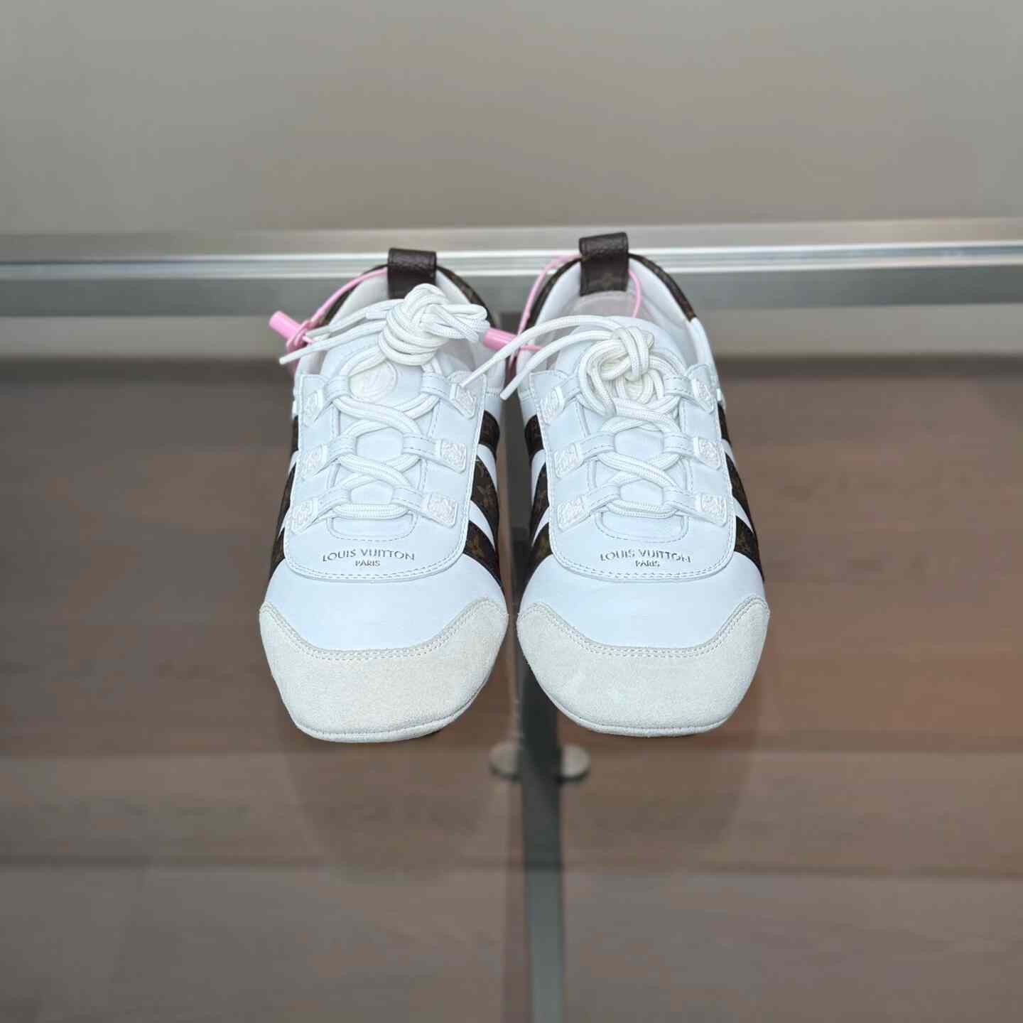 Louis Vuitton Louis Vuitton Lowtop Sneakers 36 Women Size US 6 / IT 36 - 2 Thumbnail