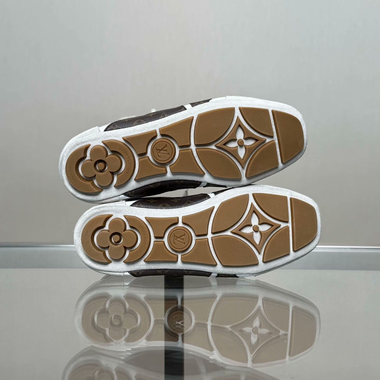 Louis Vuitton Louis Vuitton Lowtop Sneakers 36 Women Size US 6 / IT 36 - 7 Thumbnail