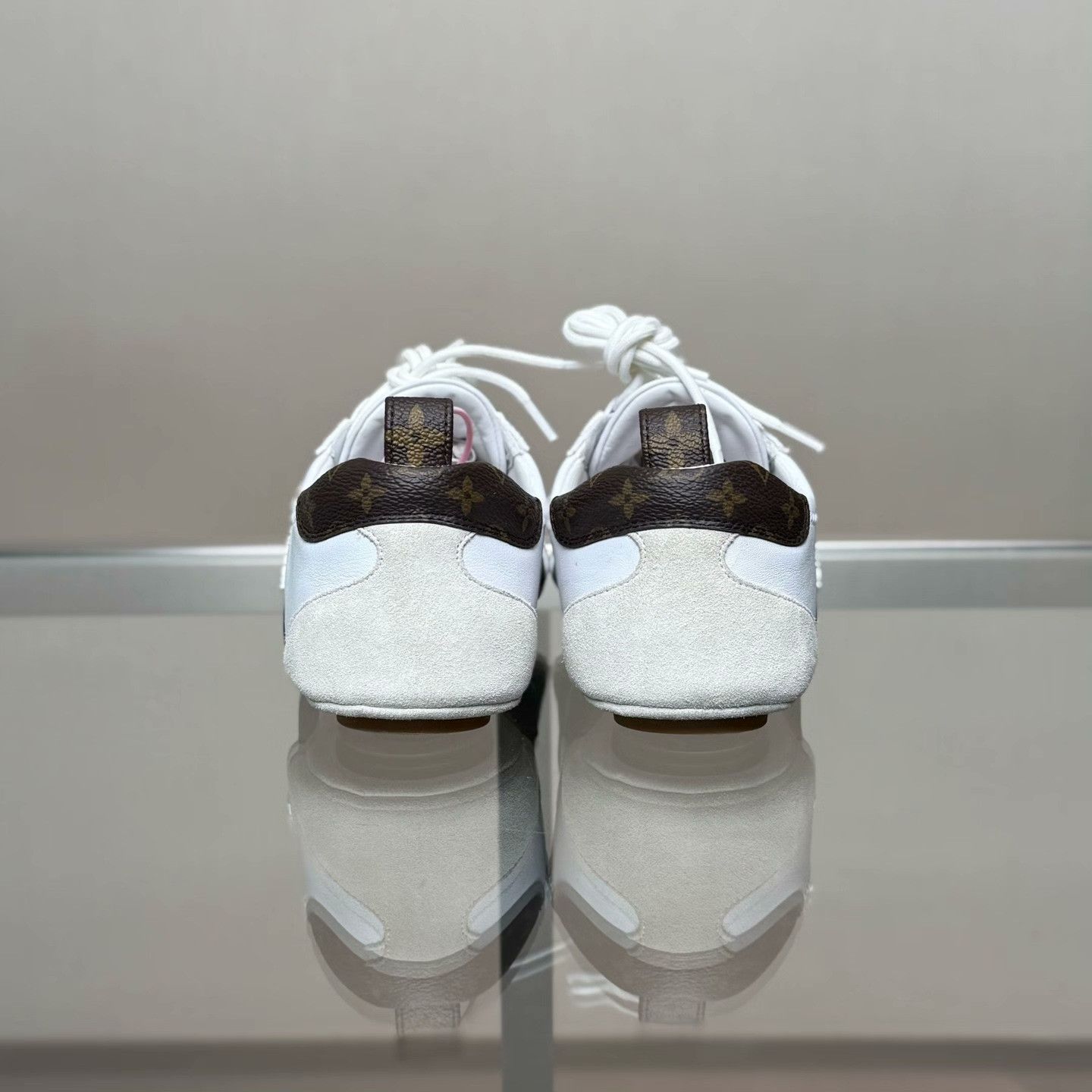 Louis Vuitton Louis Vuitton Lowtop Sneakers 36 Women Size US 6 / IT 36 - 4 Thumbnail