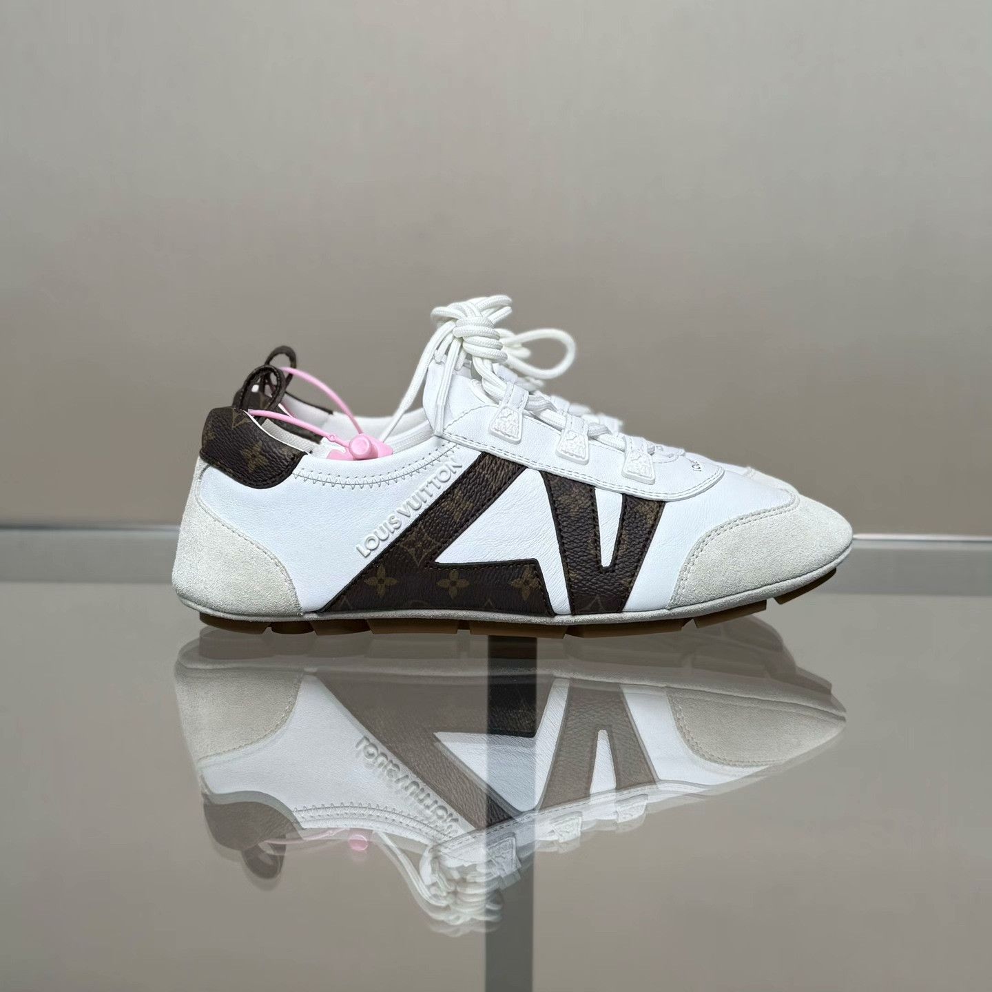 Louis Vuitton Louis Vuitton Lowtop Sneakers 36 Women Size US 6 / IT 36 - 3 Thumbnail