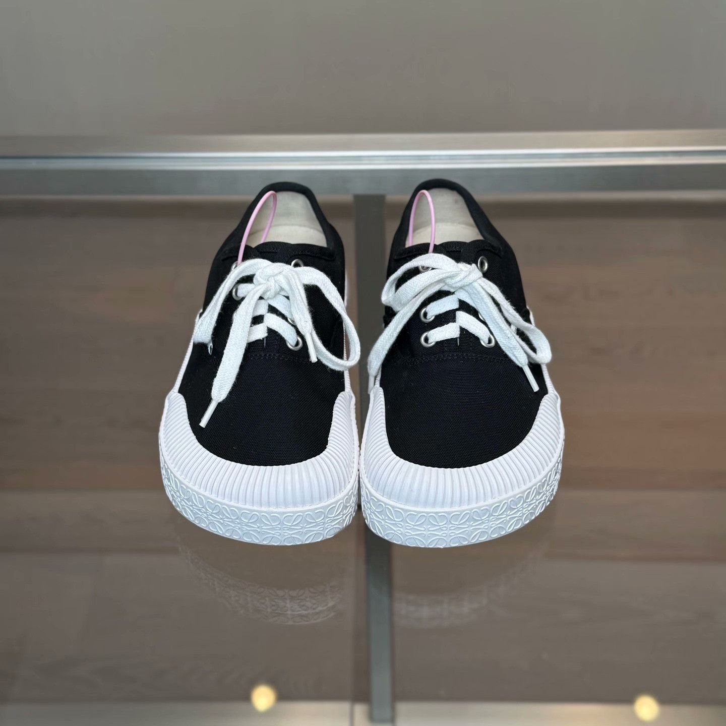 Loewe Loewe Black Lowtop Sneakers 37 Women Size US 6.5 / IT 36.5 - 2 Thumbnail