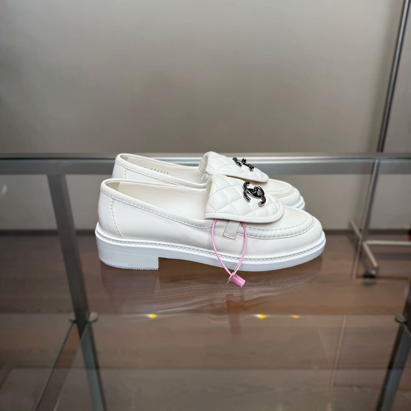 Chanel Chanel White Lowtop Sneakers 35 Women Size US 5 / IT 35 - 3 Thumbnail