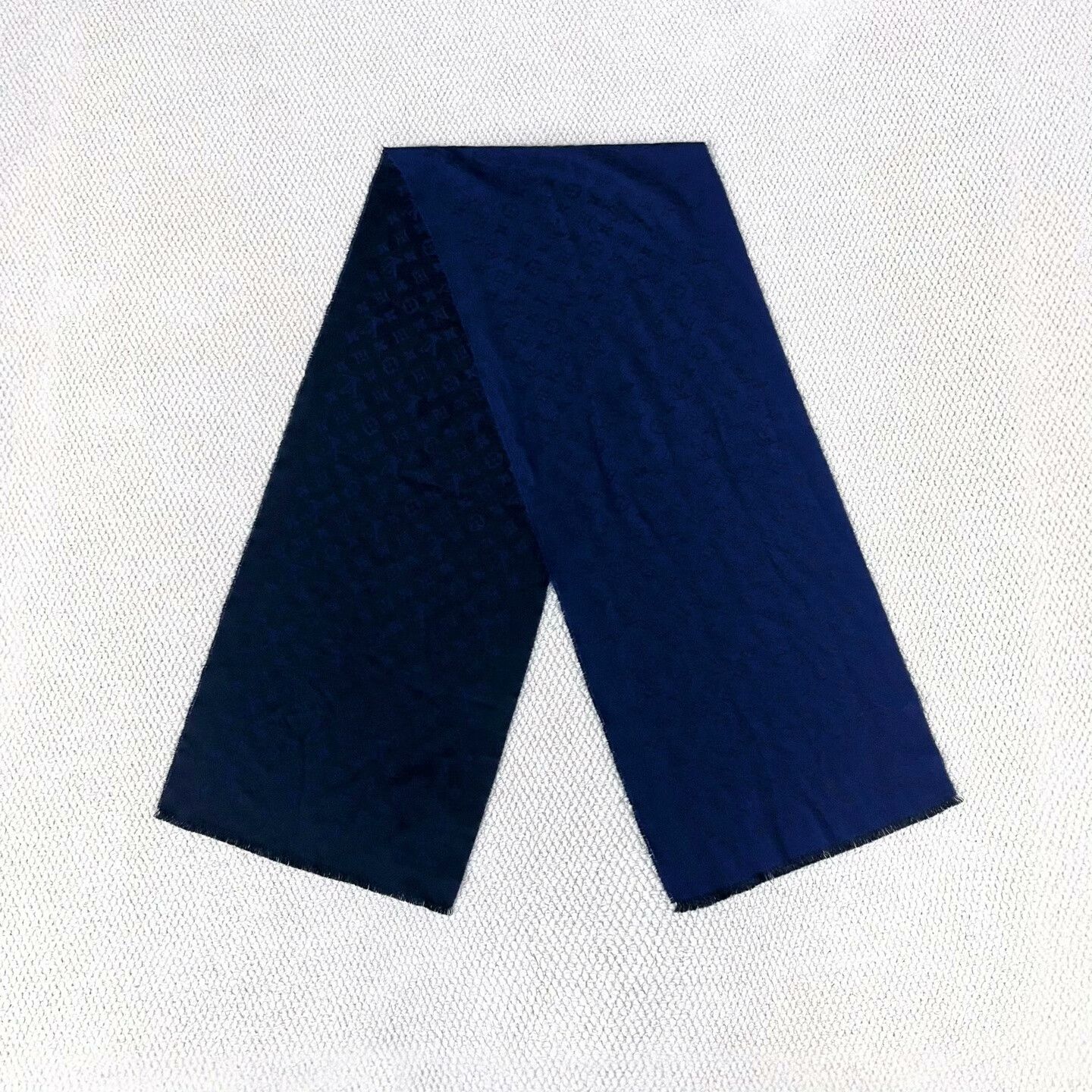 Louis Vuitton Louis Vuitton Blue Scarf 35 Men Size ONE SIZE - 2 Thumbnail