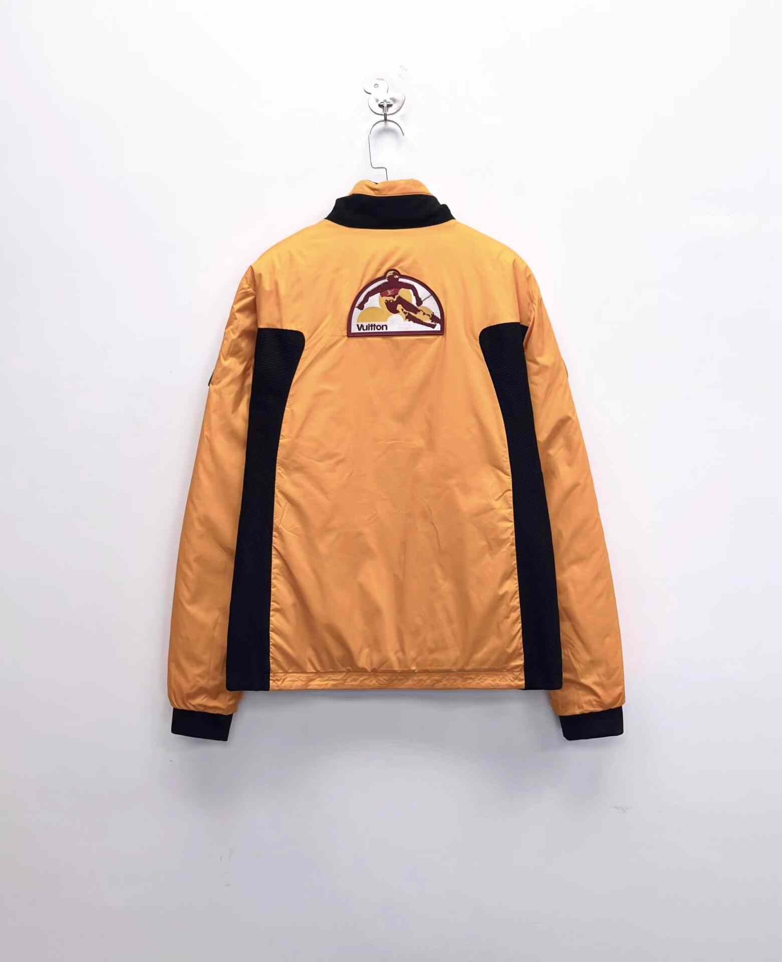 Louis Vuitton Louis Vuitton Yellow Heavy Coat S Men Size US S / EU 44-46 / 1 - 3 Thumbnail