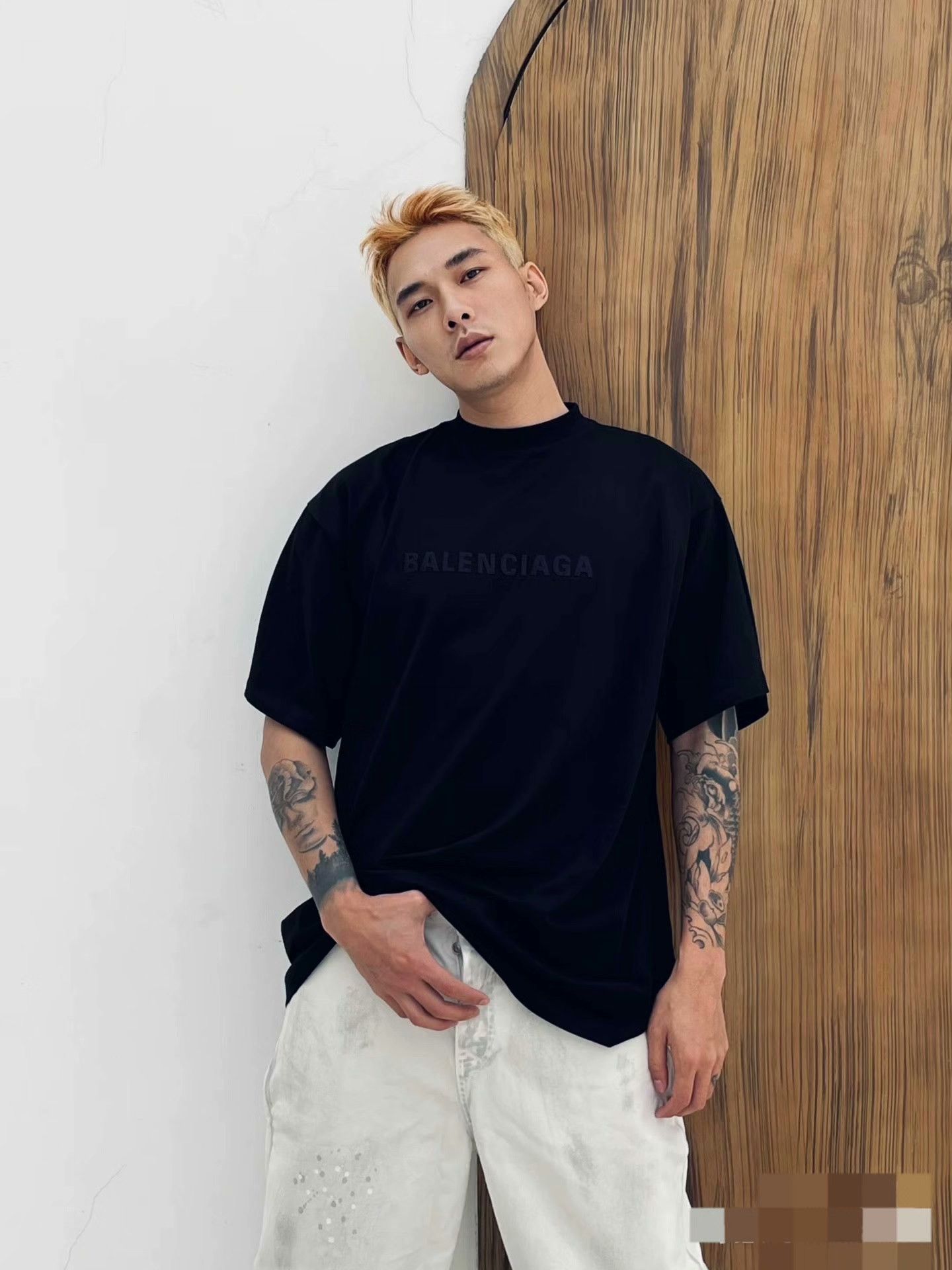 Balenciaga Balenciaga Retro Embroidered T-Shirt M Men Size US M / EU 48-50 / 2 - 7 Thumbnail