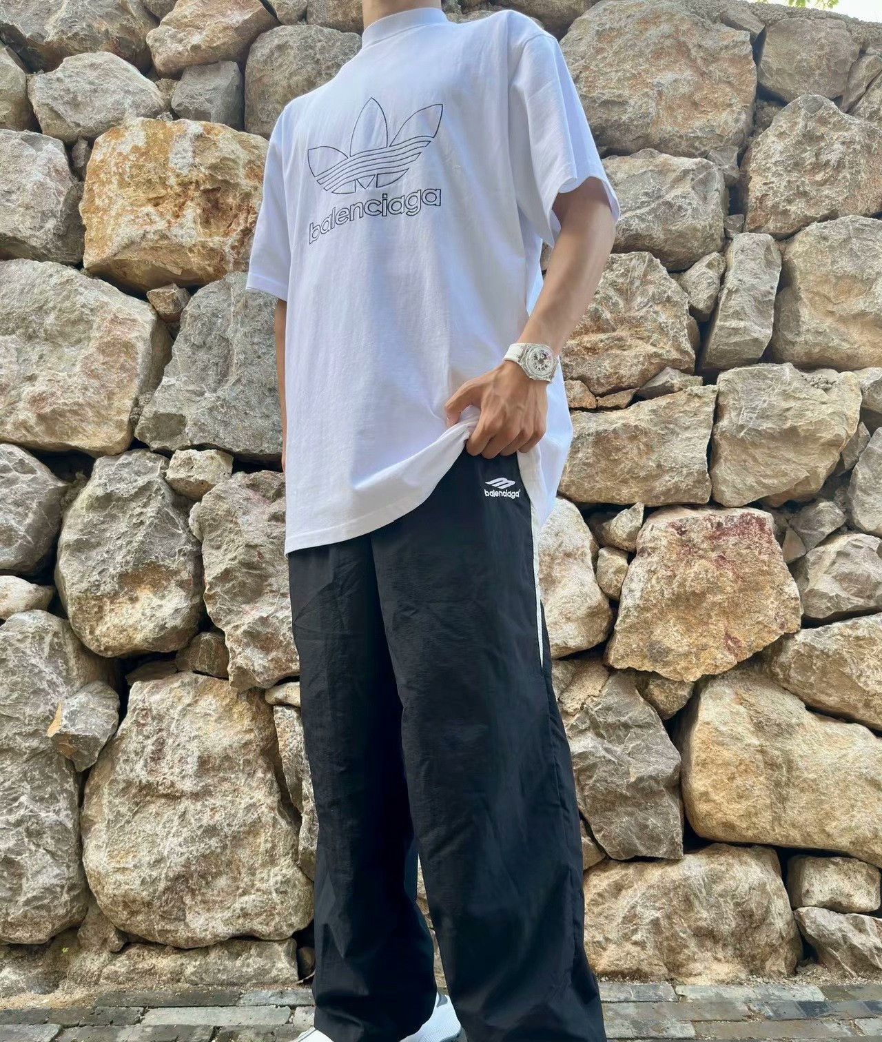 Balenciaga Balenciaga Embroidered White T-Shirt XL Men Size US XL / EU 56 / 4 - 7 Thumbnail