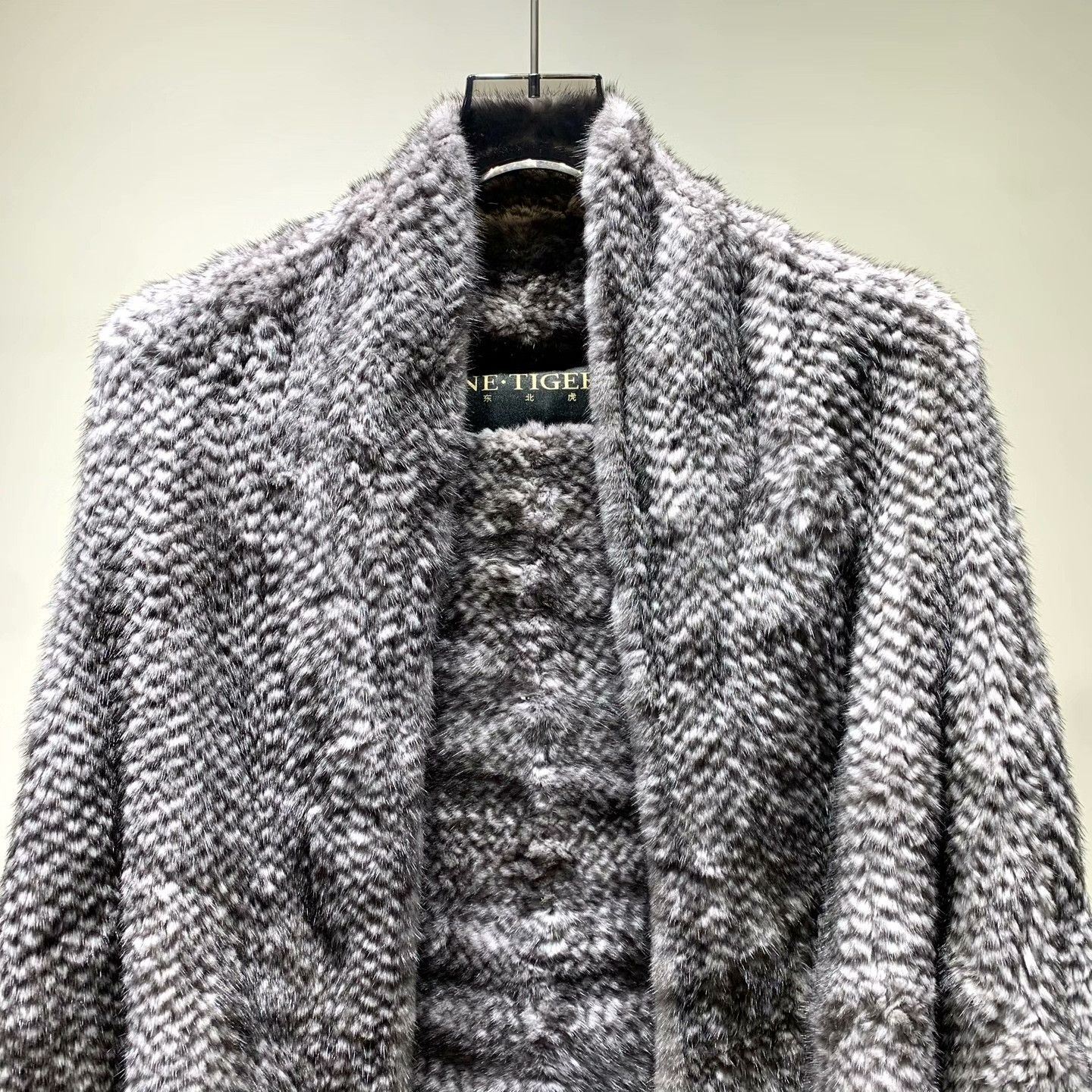 Balenciaga Balenciaga Tiger Oversized Sweater S Women Size S / US 4 / IT 40 - 2 Thumbnail