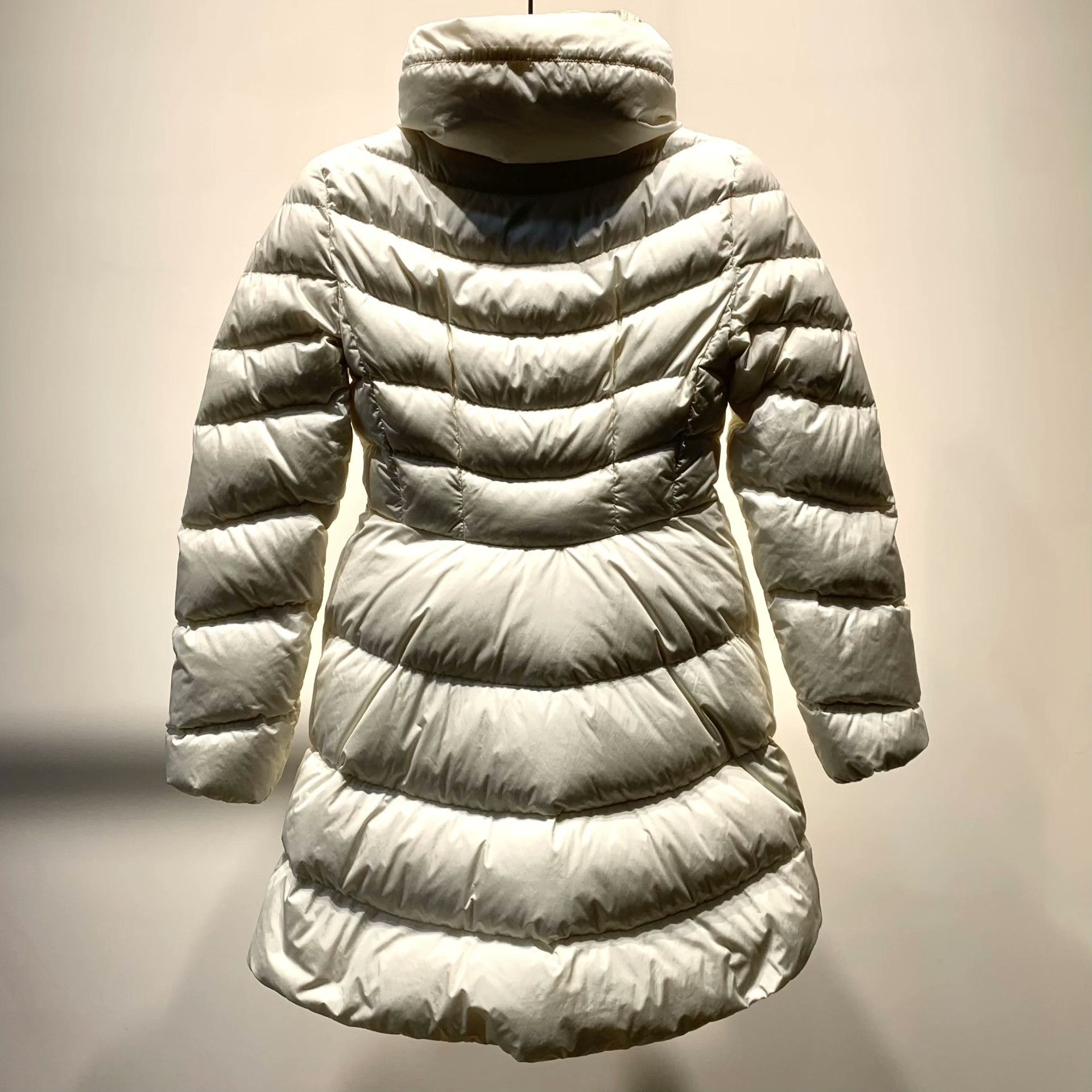 Moncler Moncler Down White Down Jacket 40.5 Women Size M / US 6-8 / IT 42-44 - 2 Thumbnail