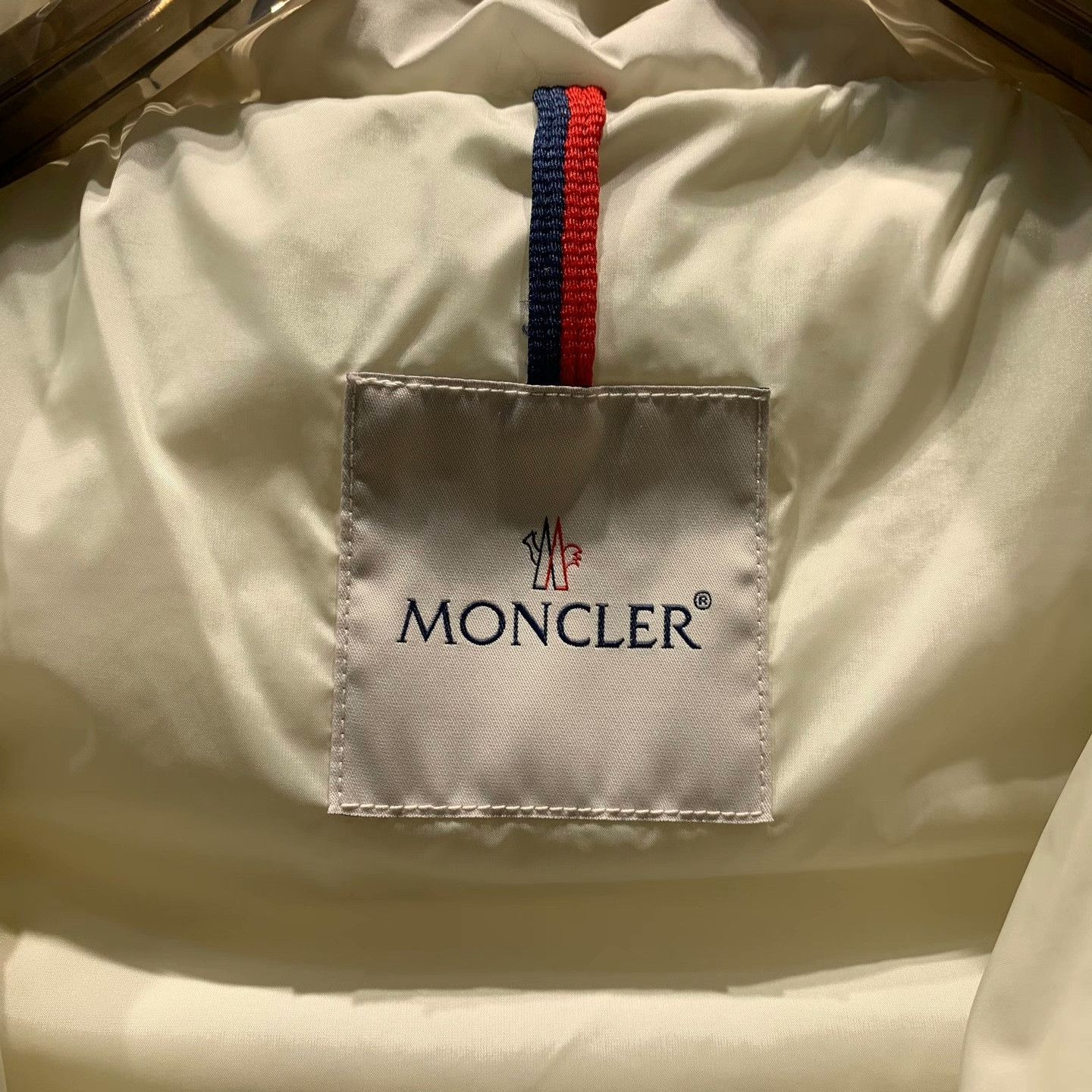 Moncler Moncler Down White Down Jacket 40.5 Women Size M / US 6-8 / IT 42-44 - 9 Thumbnail
