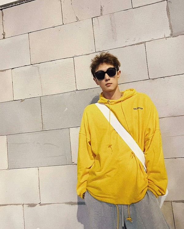 Balenciaga Balenciaga Embroidered Yellow Hoodie XS Men Size US XS / EU 42 / 0 - 9 Thumbnail