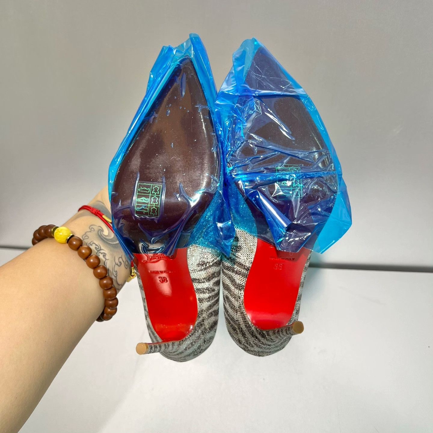 Christian Louboutin Christian Louboutin Red Lowtop Sneakers 38 Women Size US 7.5 / IT 37.5 - 6 Thumbnail