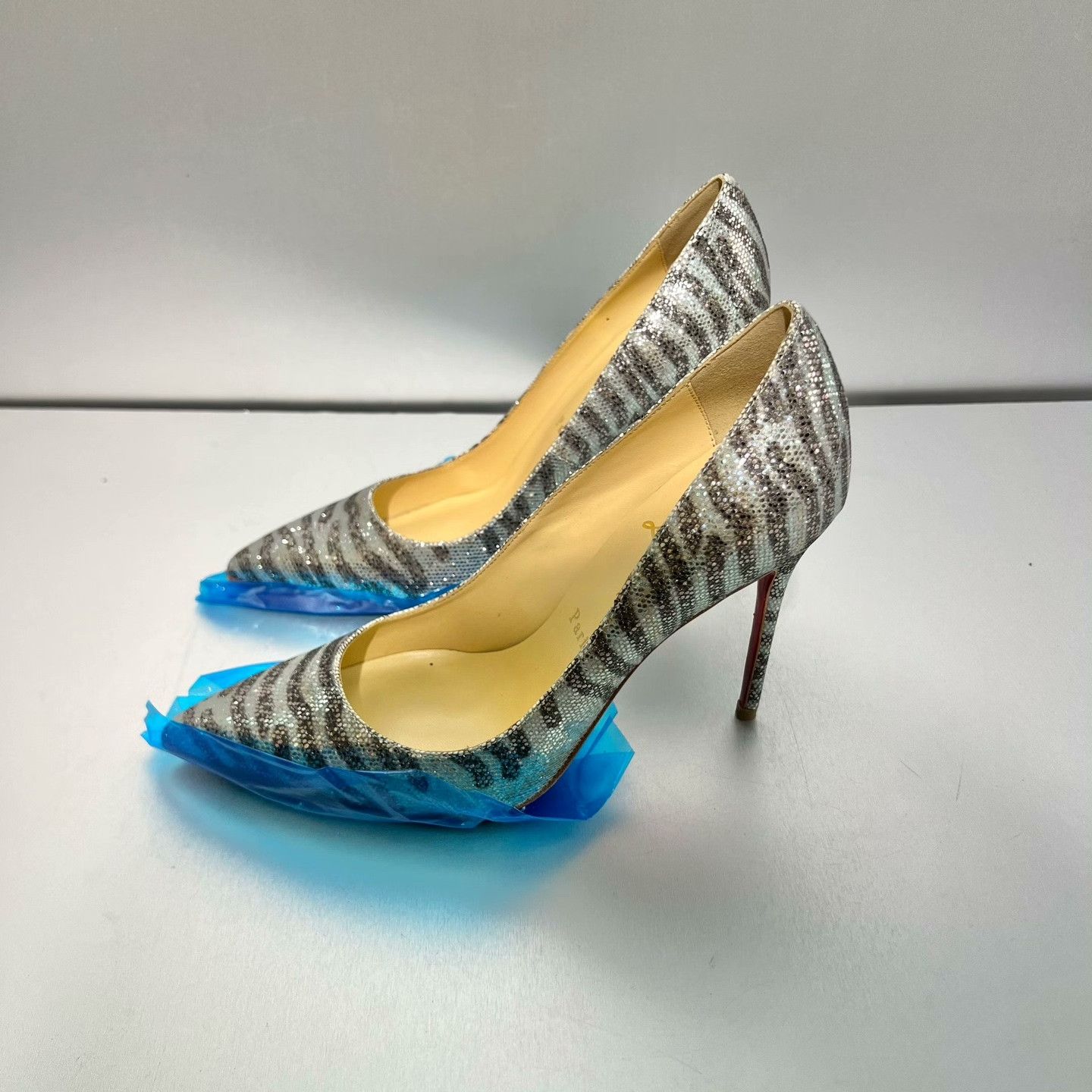 Christian Louboutin Christian Louboutin Red Lowtop Sneakers 38 Women Size US 7.5 / IT 37.5 - 3 Thumbnail