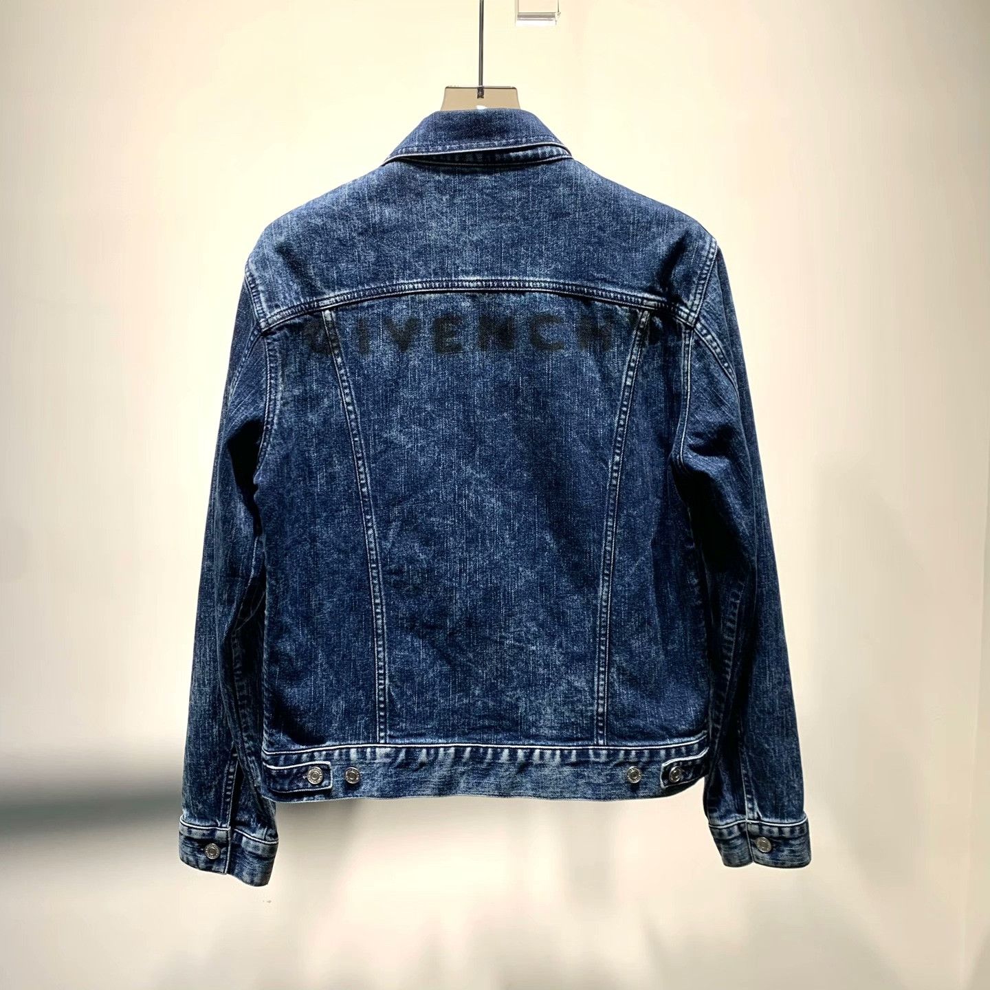 Givenchy Givenchy Denim Light Jacket L Men Size US L / EU 52-54 / 3 - 2 Thumbnail