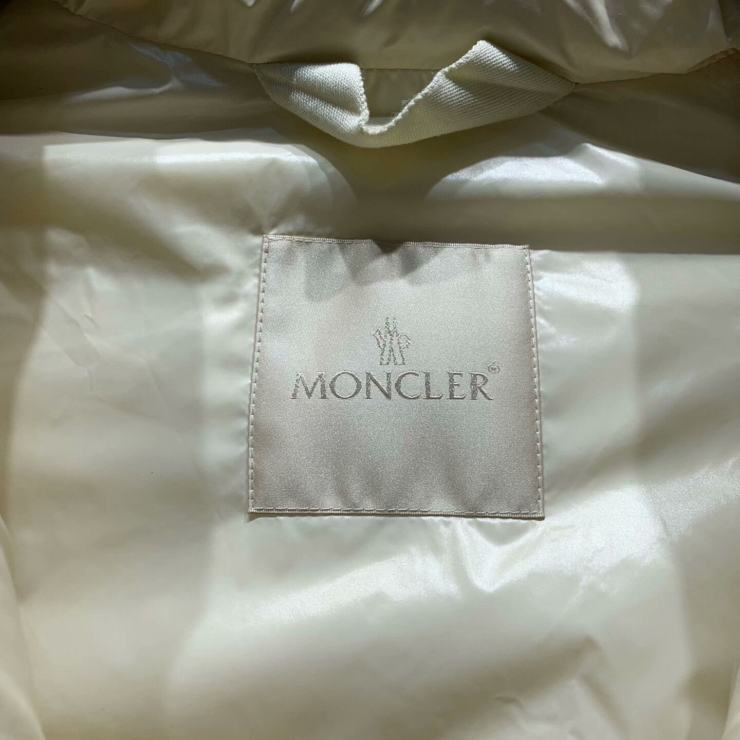 Moncler Moncler Down Printed Down Jacket XS Women Size XS / US 0-2 / IT 36-38 - 4 Thumbnail