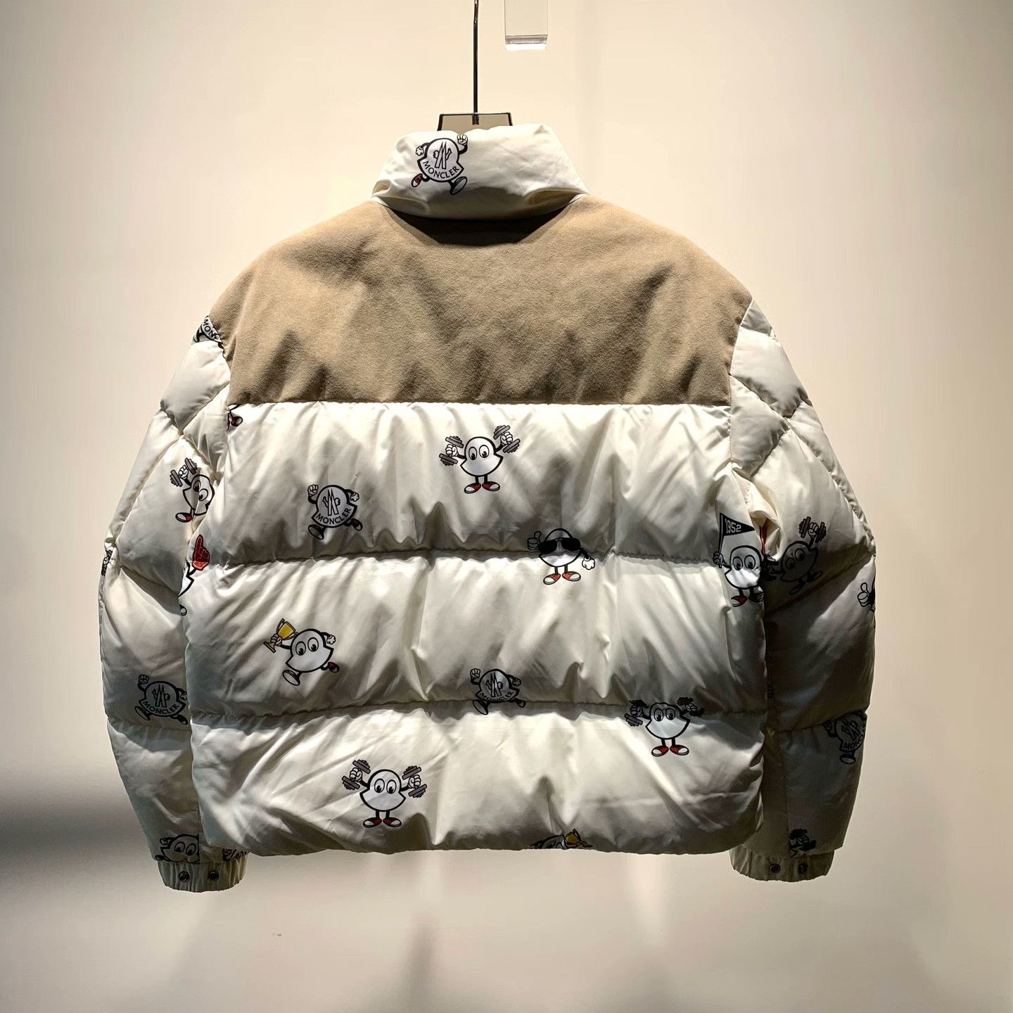 Moncler Moncler Down Printed Down Jacket XS Women Size XS / US 0-2 / IT 36-38 - 2 Thumbnail