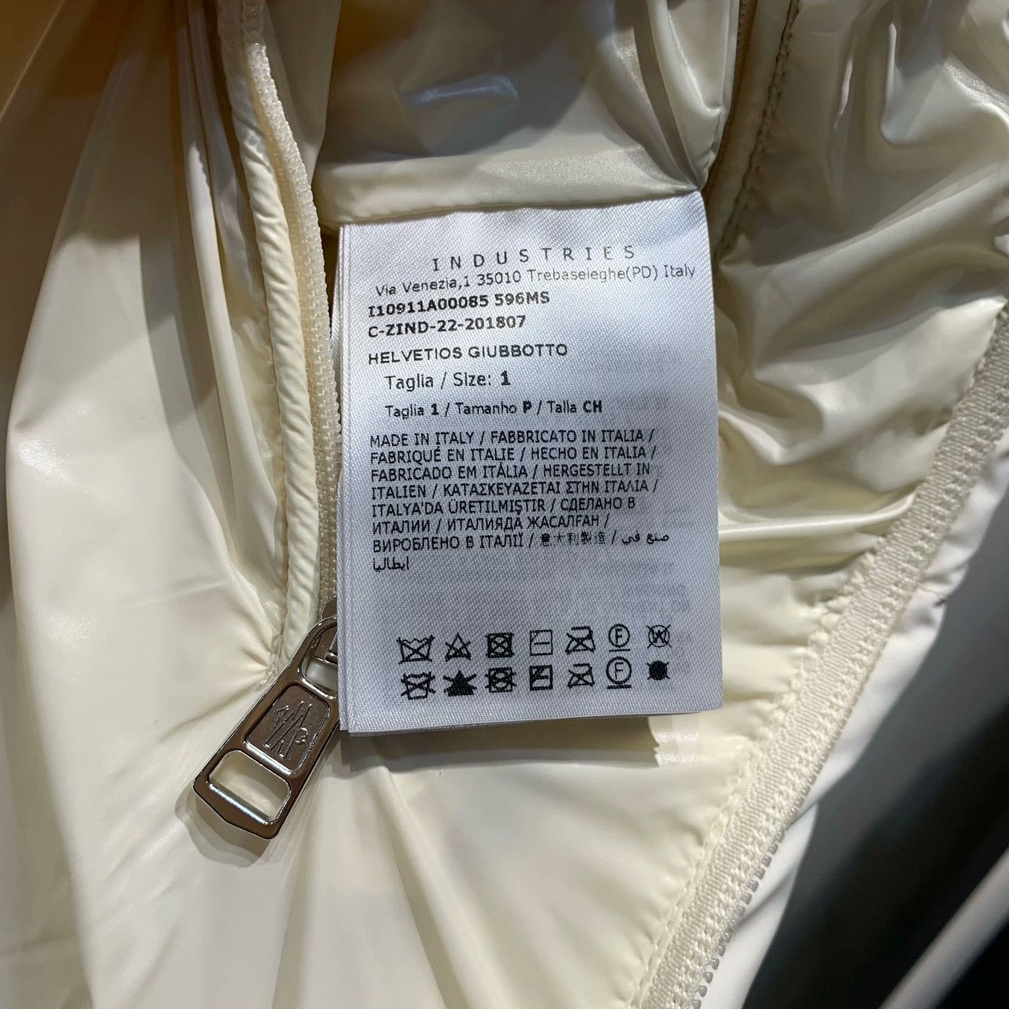 Moncler Moncler Down Printed Down Jacket XS Women Size XS / US 0-2 / IT 36-38 - 6 Thumbnail