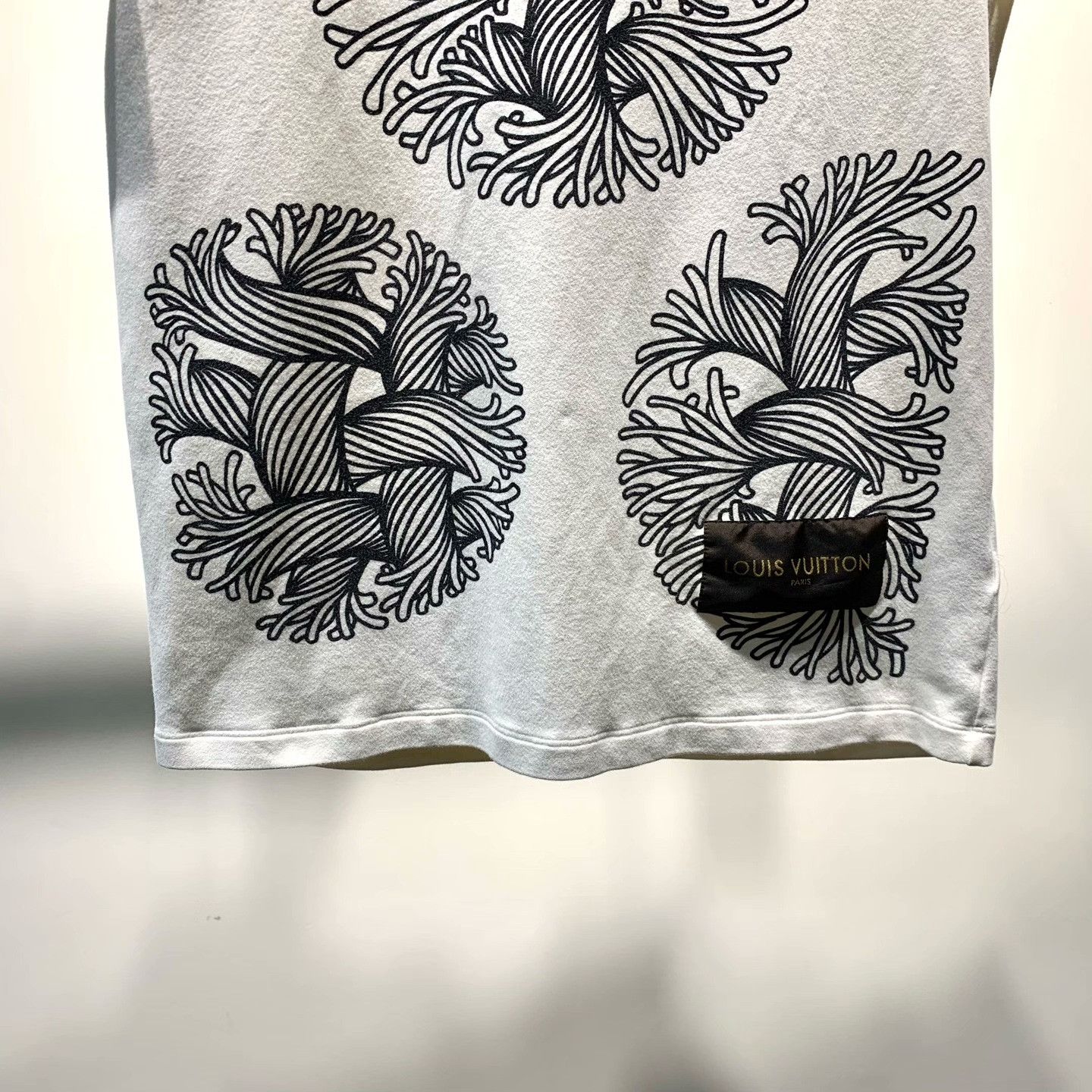 Louis Vuitton Louis Vuitton T-Shirt XXS Men Size US XXS / EU 40 - 4 Thumbnail