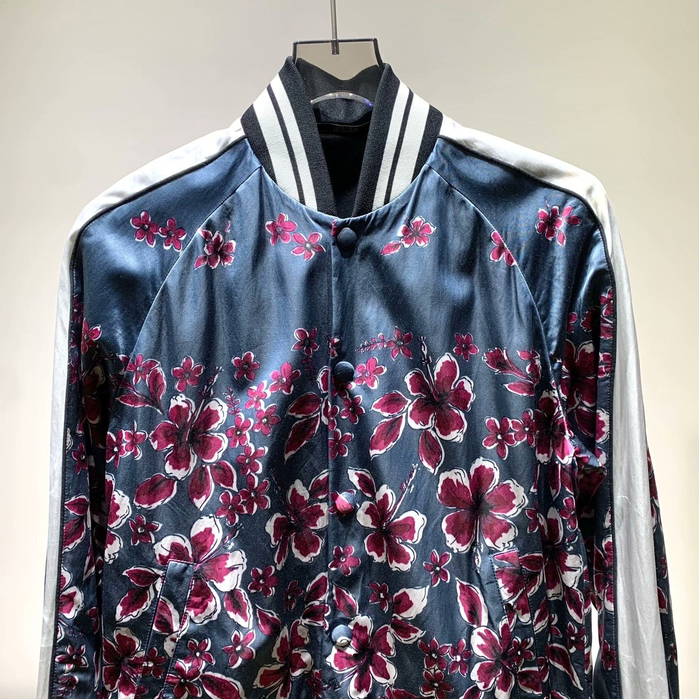 Valentino Valentino Silk Light Jacket 46 Men Size US L / EU 52-54 / 3 - 3 Thumbnail