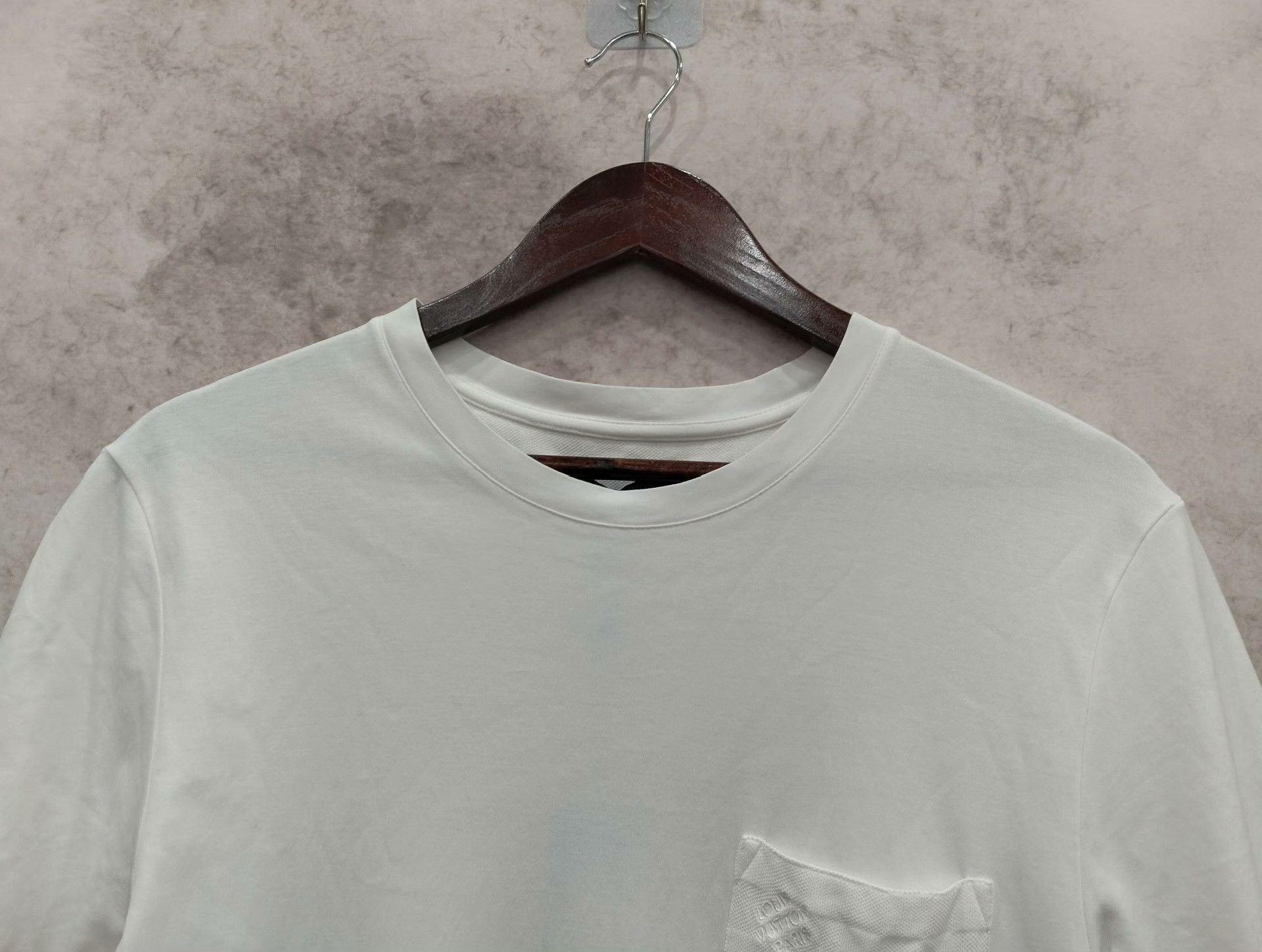 Louis Vuitton Louis Vuitton T-Shirt M Men Size US M / EU 48-50 / 2 - 6 Thumbnail