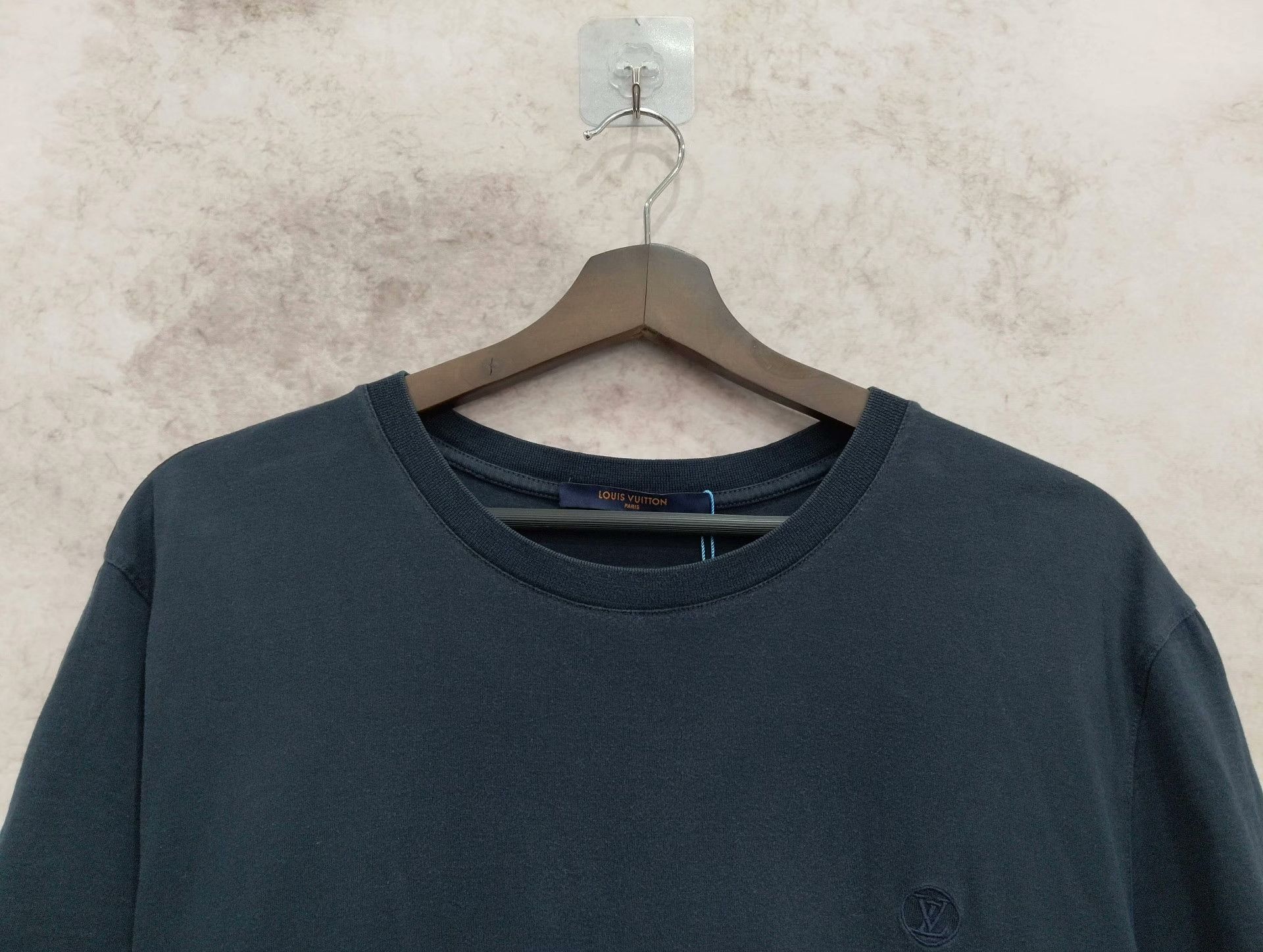 Louis Vuitton Louis Vuitton T-Shirt XL Men Size US XL / EU 56 / 4 - 5 Thumbnail