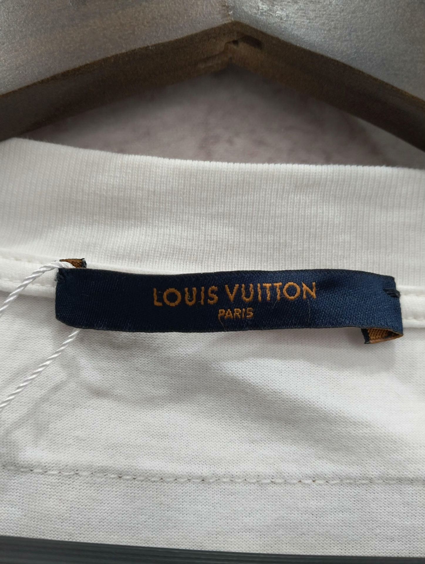 Louis Vuitton Louis Vuitton T-Shirt L Men Size US L / EU 52-54 / 3 - 3 Thumbnail
