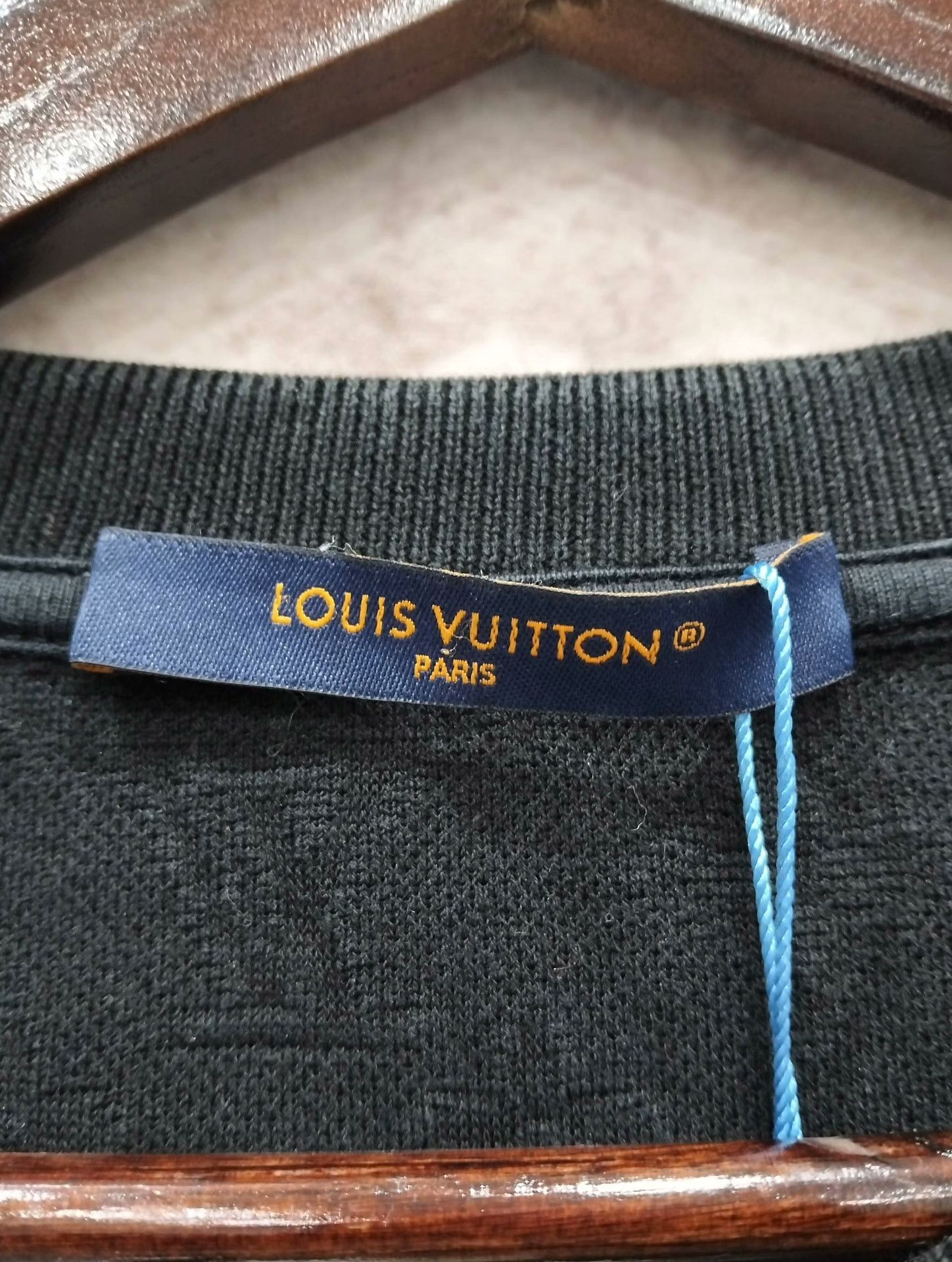 Louis Vuitton Louis Vuitton T-Shirt L Men Size US L / EU 52-54 / 3 - 3 Thumbnail